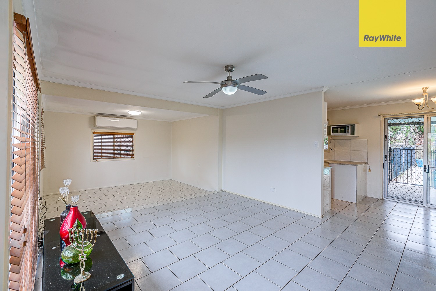 52 Aquarius Drive, Kingston, QLD 4114