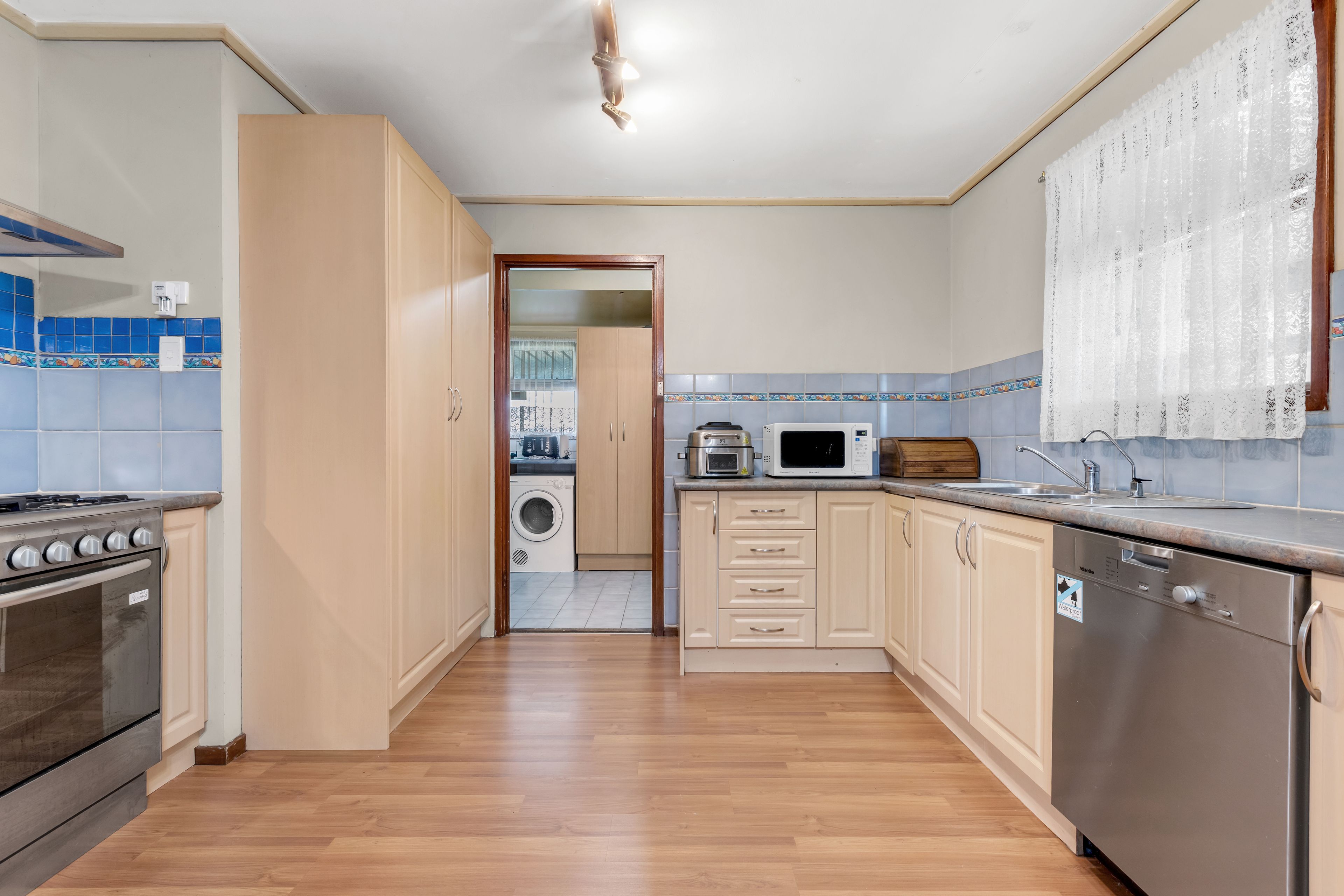 14 Haslam Crescent — photo 5 of 26