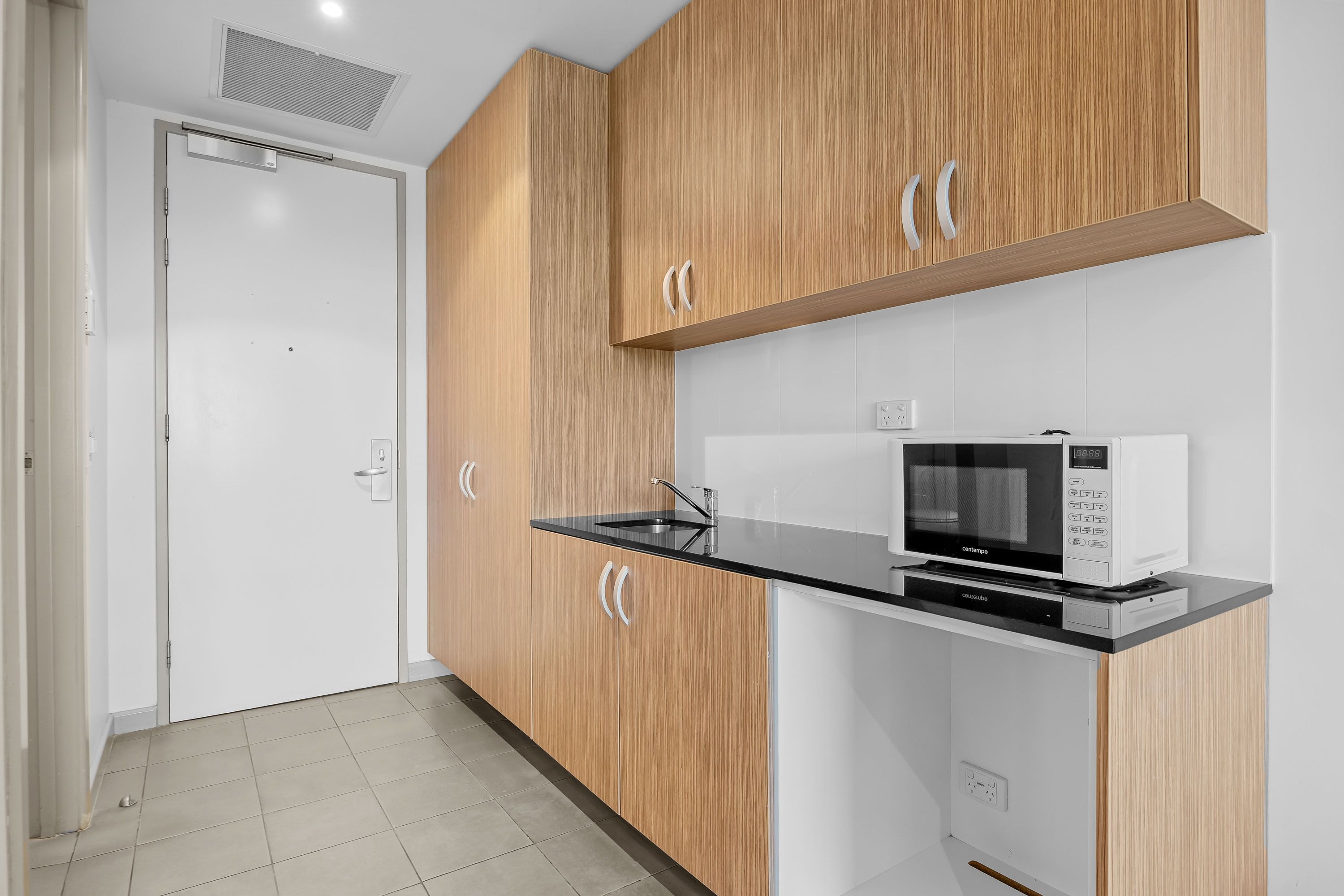 225 (Room239)/1500 Midland Highway — photo 4 of 30