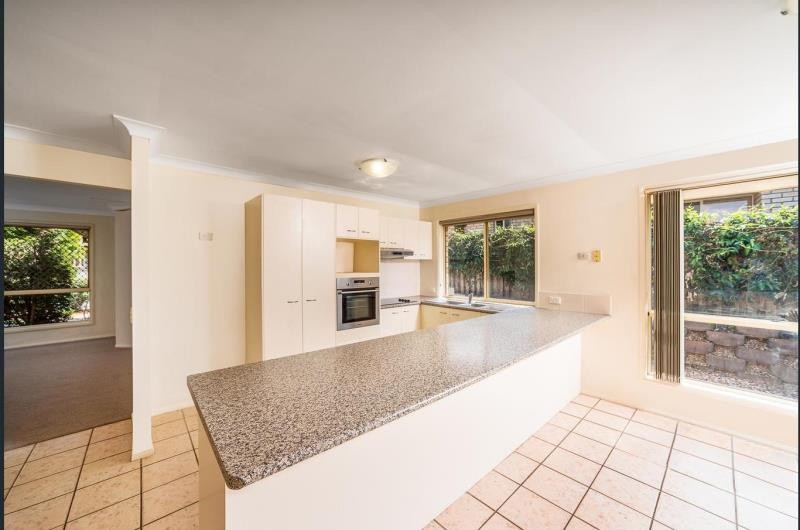 1 County Close, Parkwood, QLD 4214