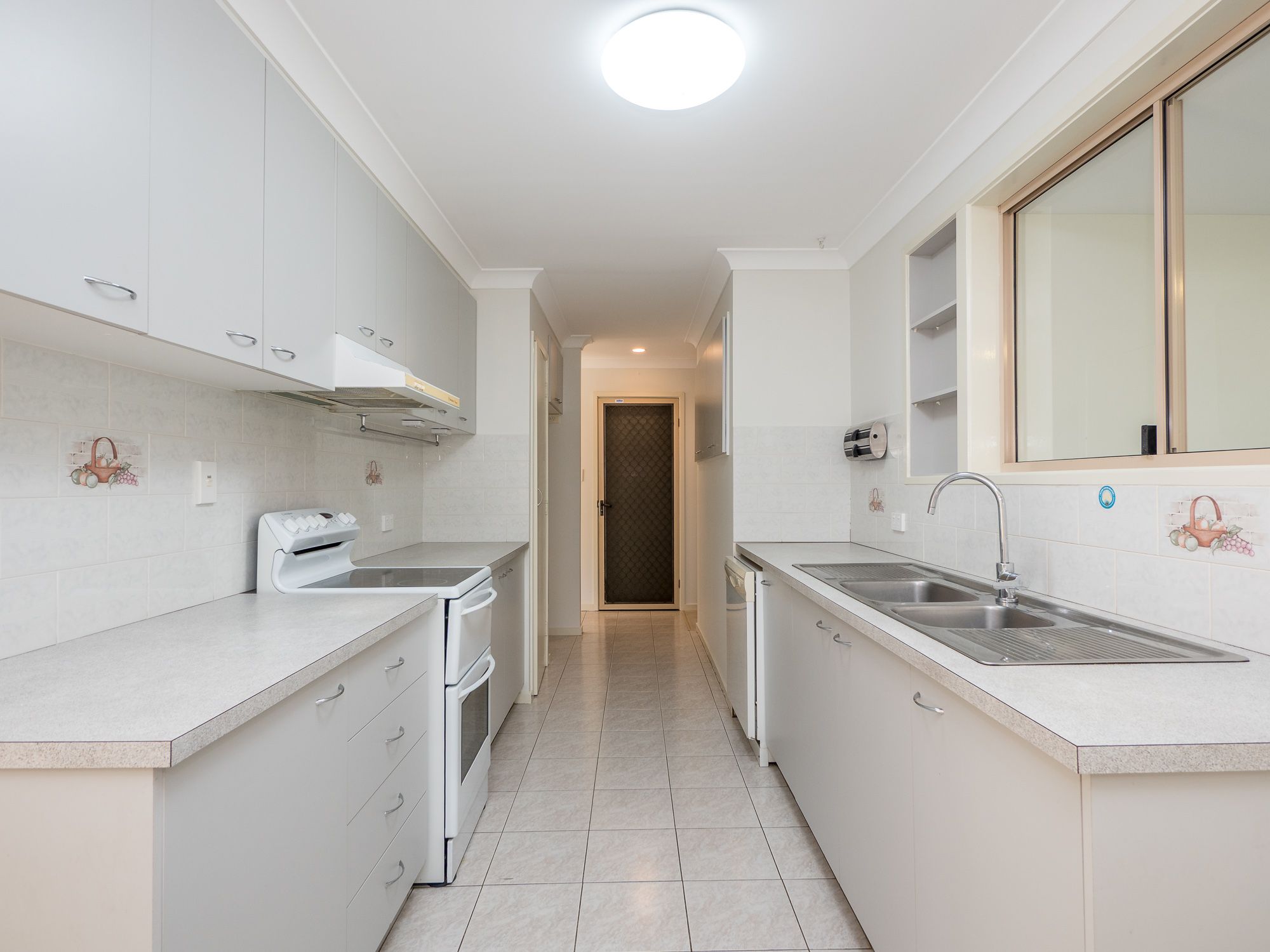 27 Kruseana Avenue — photo 8 of 18