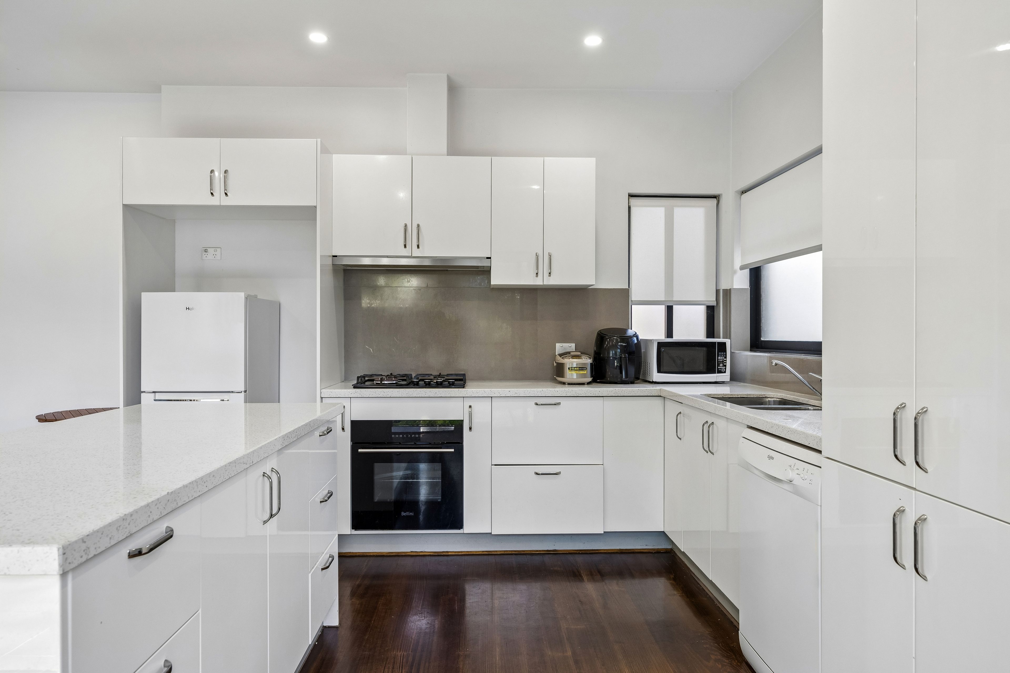 2/205 Wickham Road — photo 3 of 14