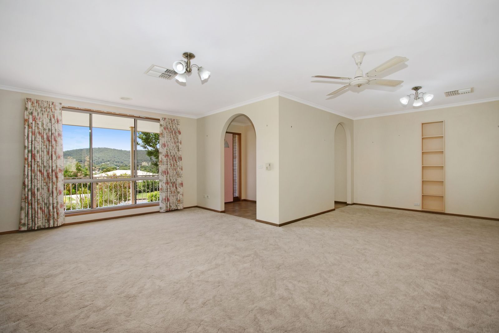 19 Hamilton Valley Court, Lavington, NSW 2641