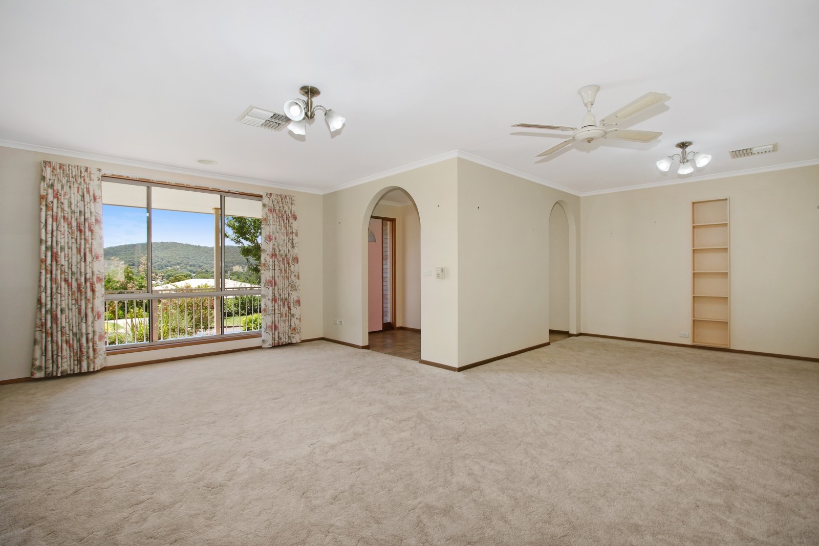 19 Hamilton Valley Court, Lavington, NSW 2641