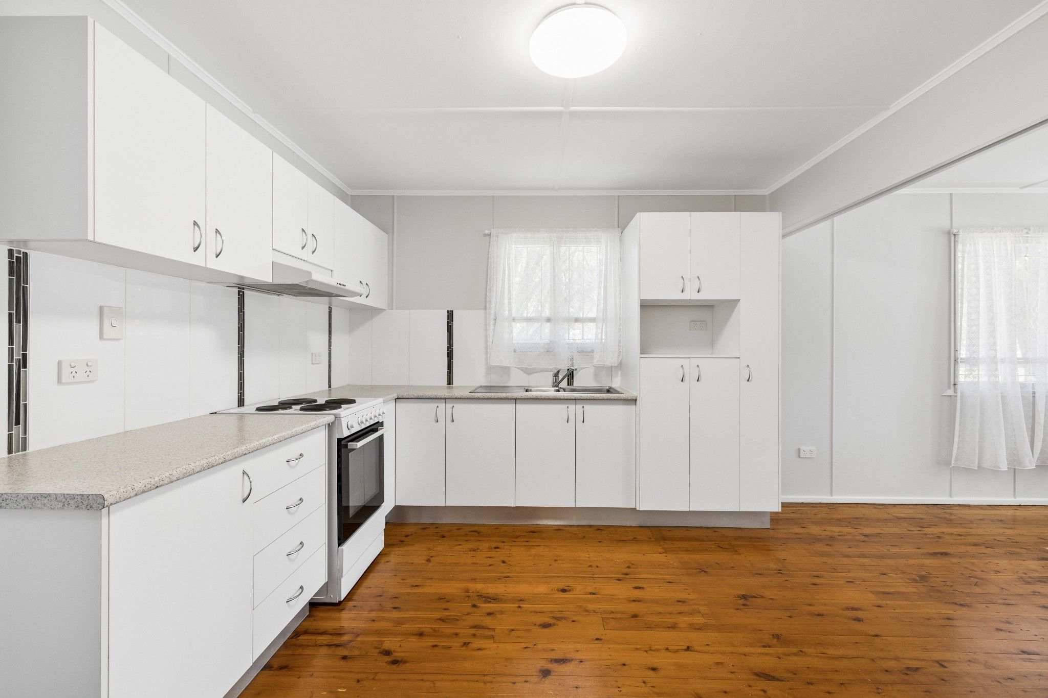 22 Inglis Street — photo 4 of 28