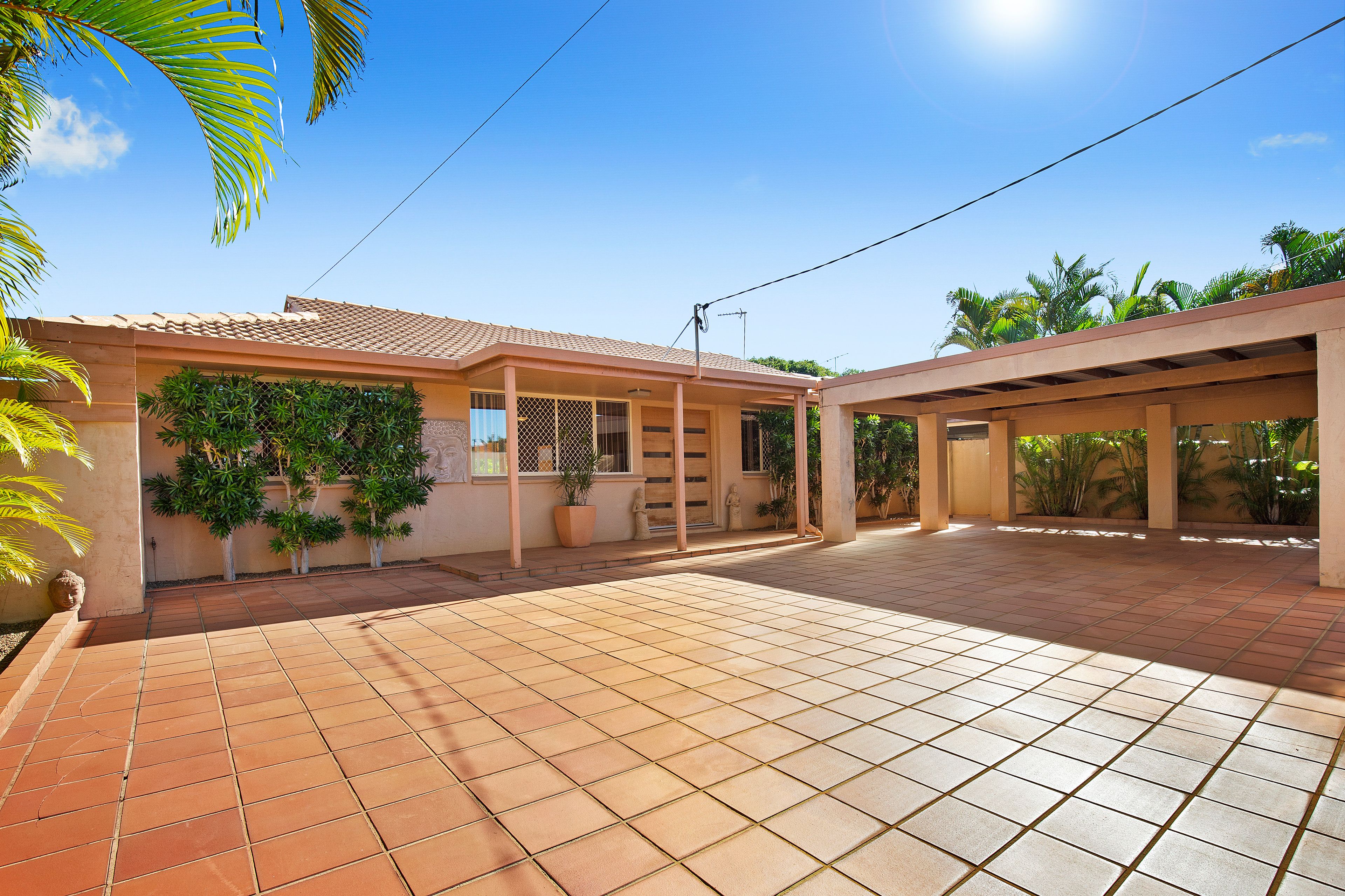39 Bordeaux Parade, Mermaid Waters QLD 4218