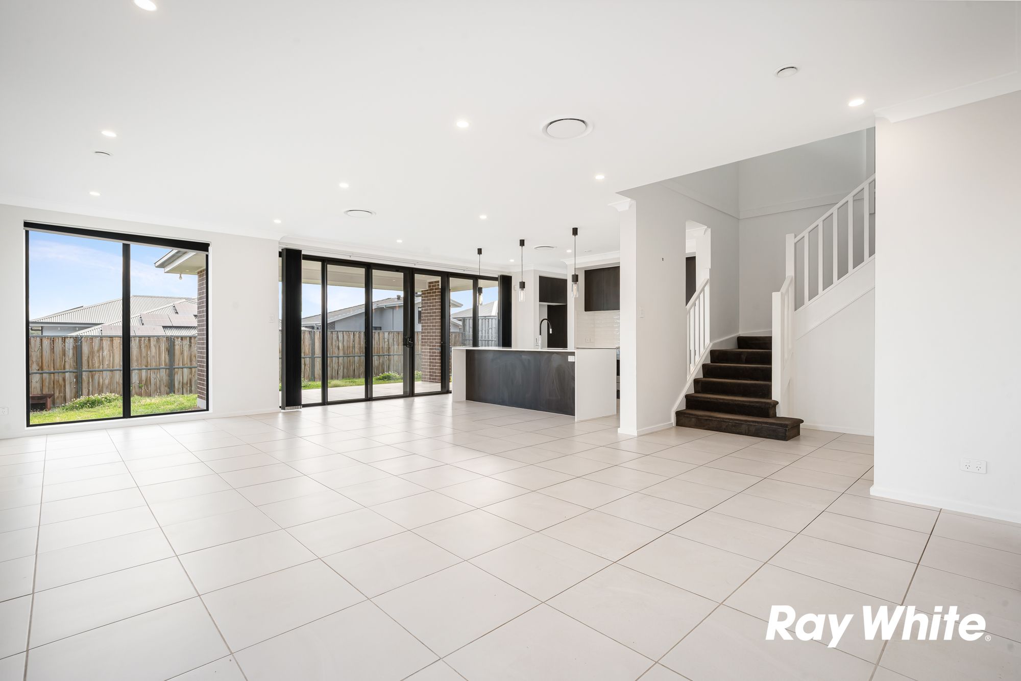 250 Commercial Road — photo 2 of 11
