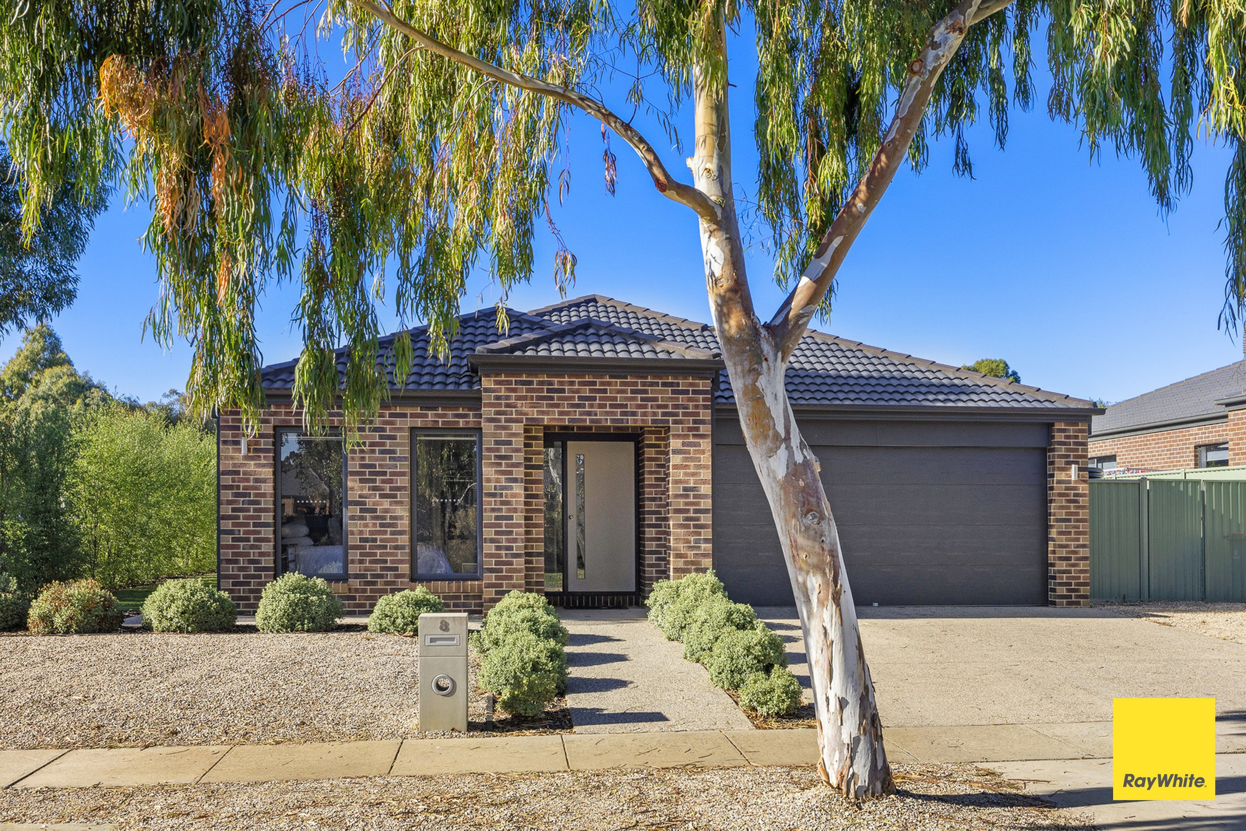 8 Inverness Drive, Junortoun, VIC 3551