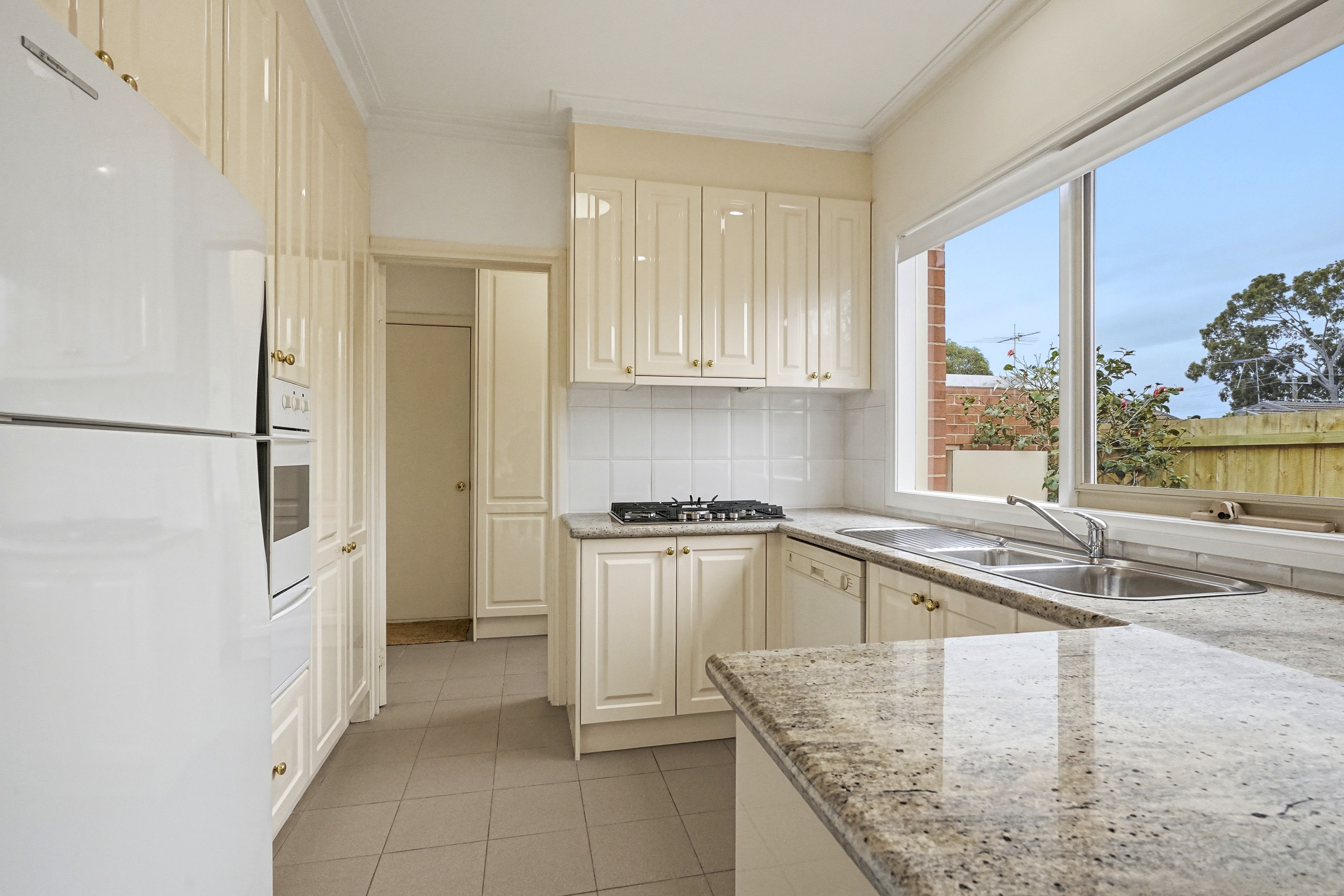 16 Henry Street — photo 4 of 12