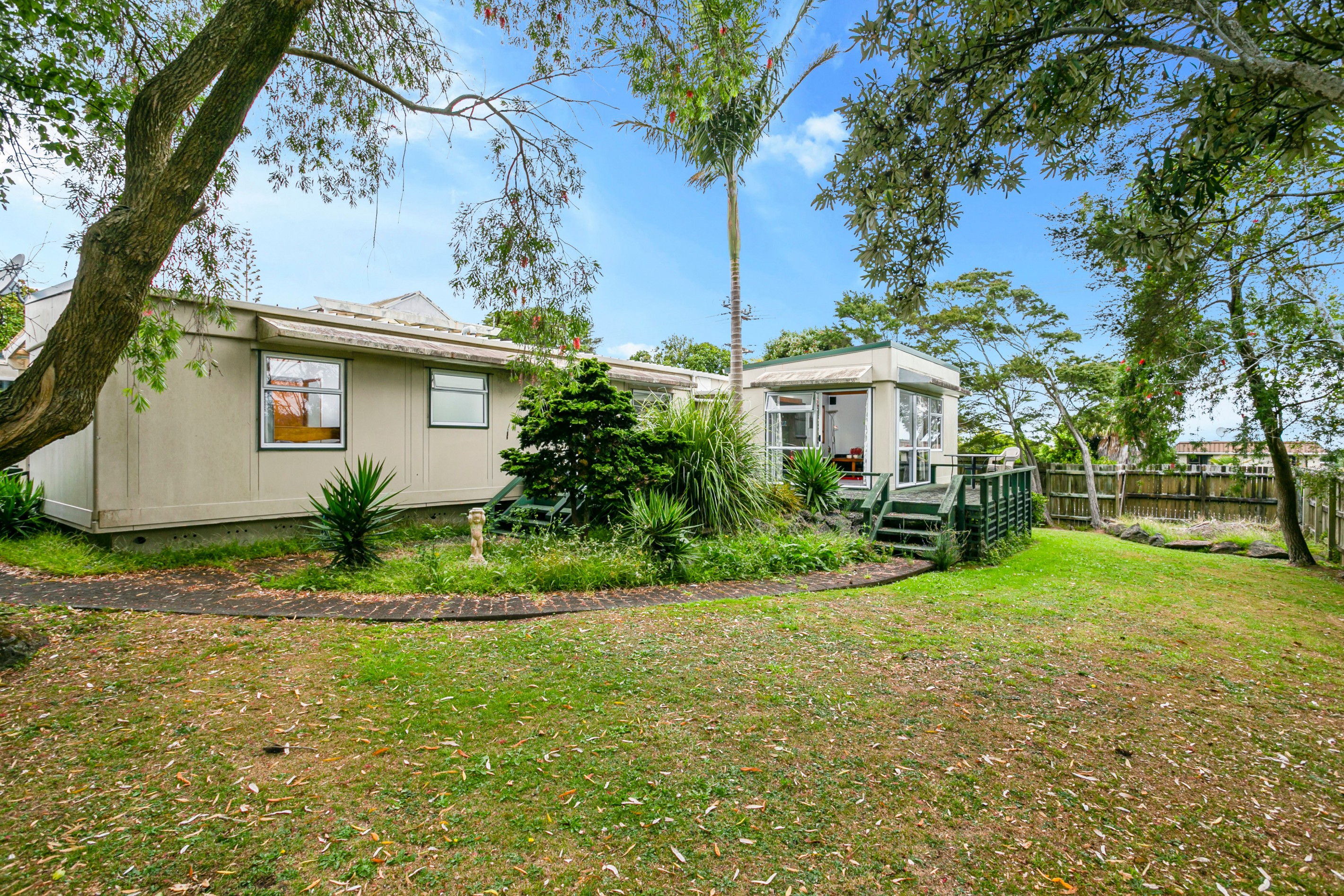 1 Pokapu Street, Titirangi, Waitakere City
