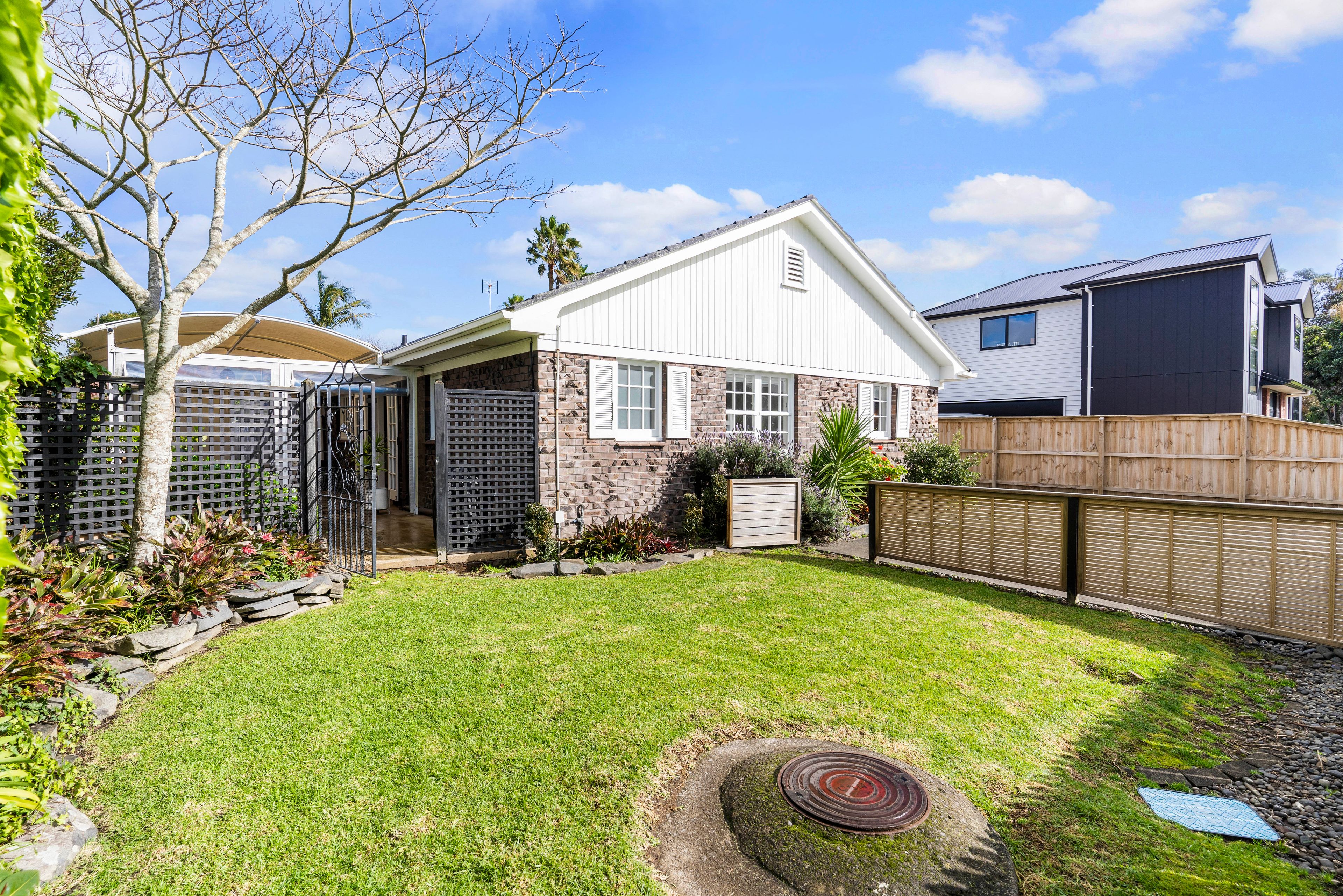 1/4 Jern Place, Eastern Beach, Manukau City