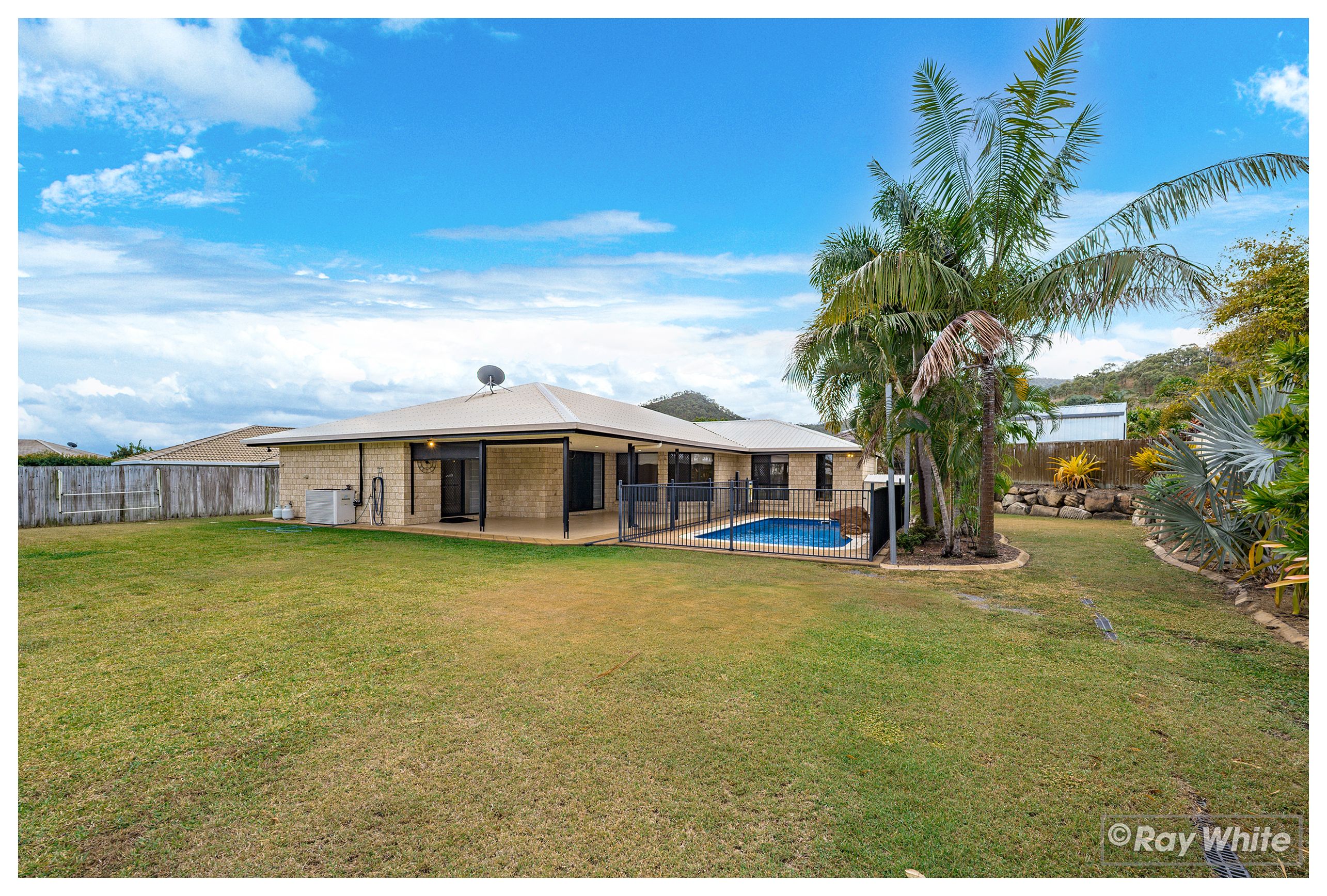 8 League Place, Norman Gardens, QLD 4701