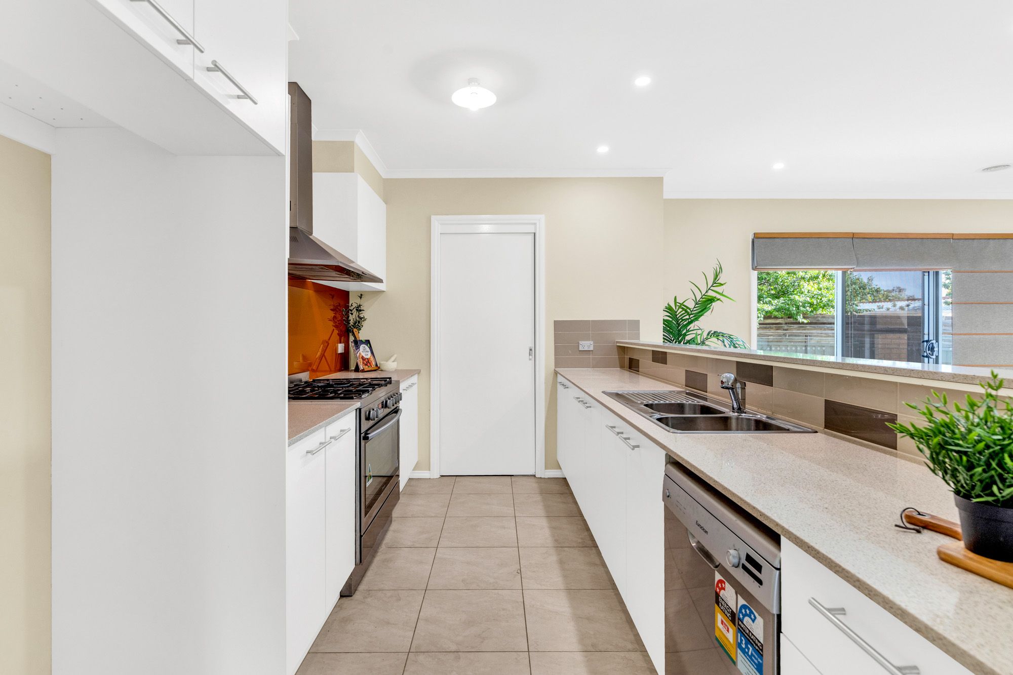 18 Mundi Crescent, MANOR LAKES, VIC 3024