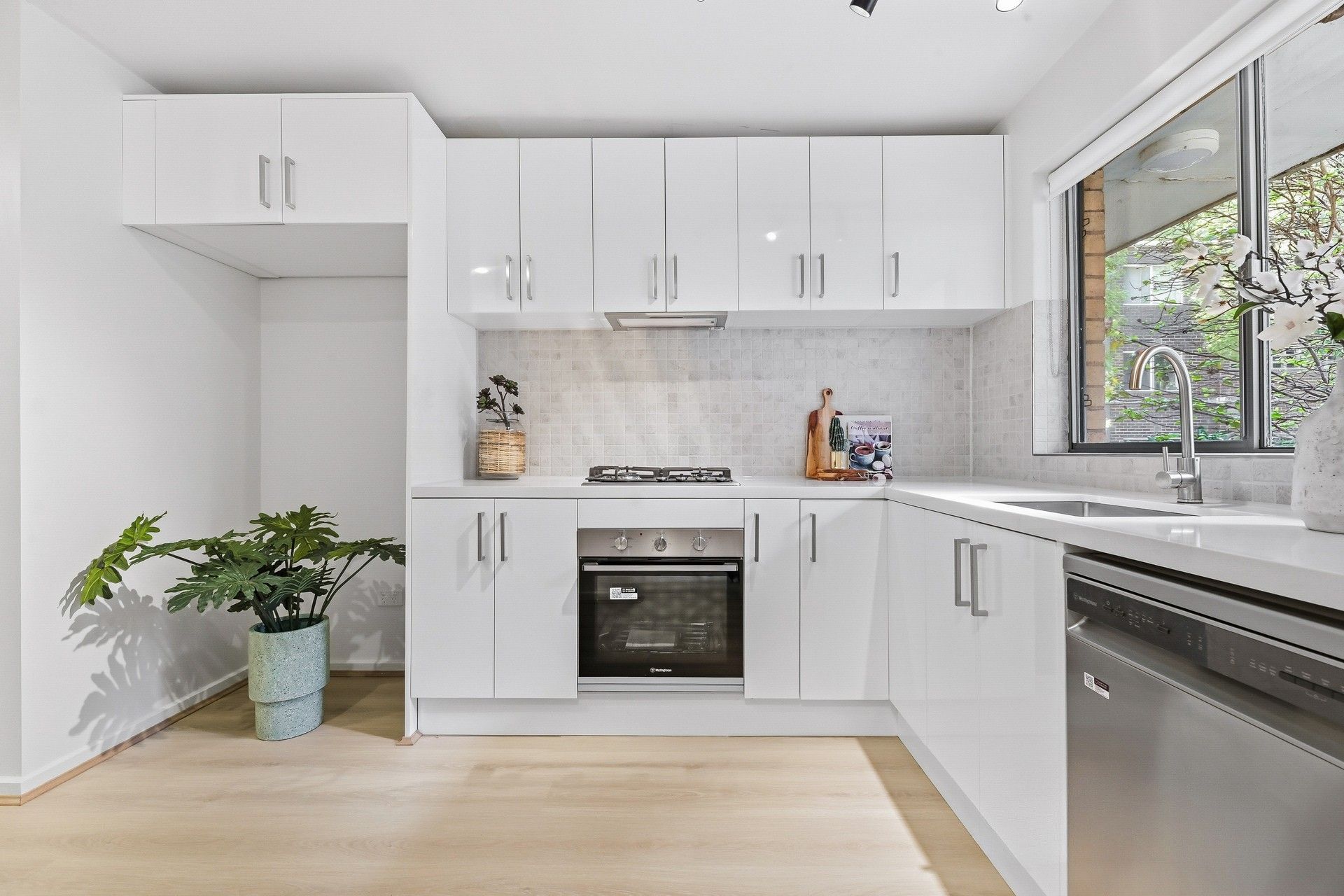 2/147 Curzon Street — photo 3 of 15