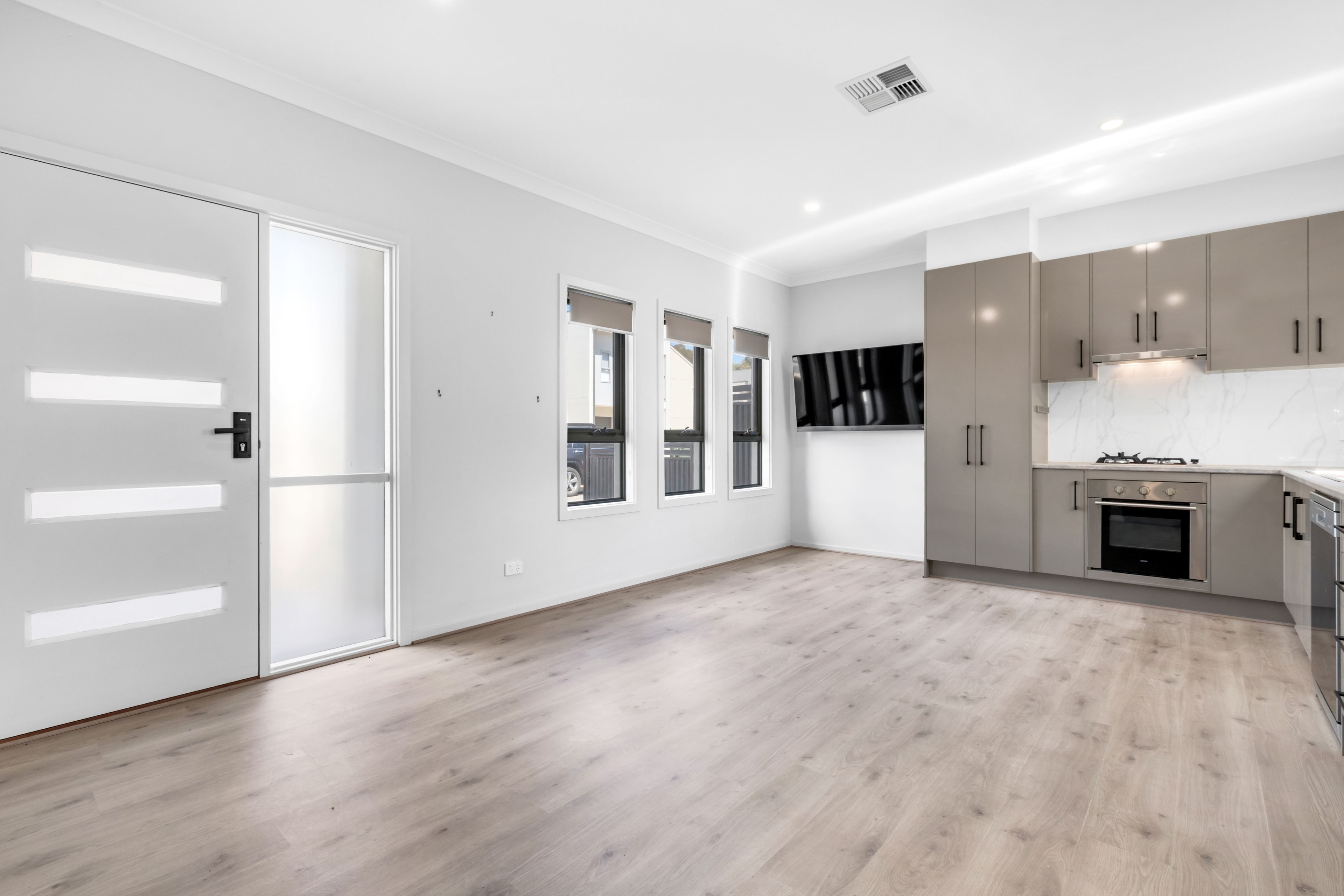 4 Wyong Crescent — photo 3 of 22