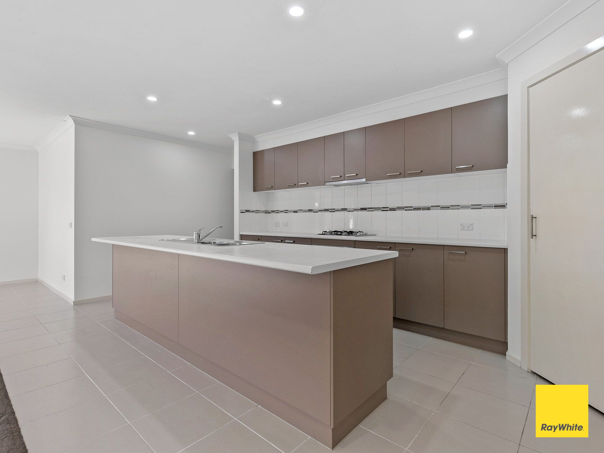 6 Ainsworth Street — photo 3 of 6
