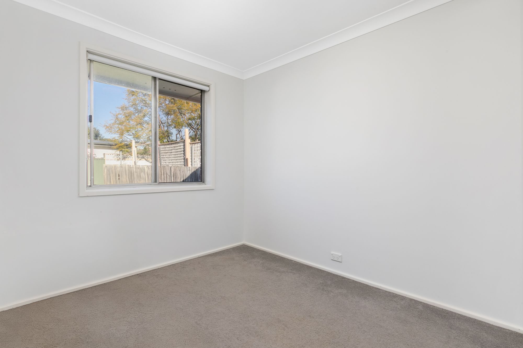 46 Elizabeth Crescent — photo 10 of 16