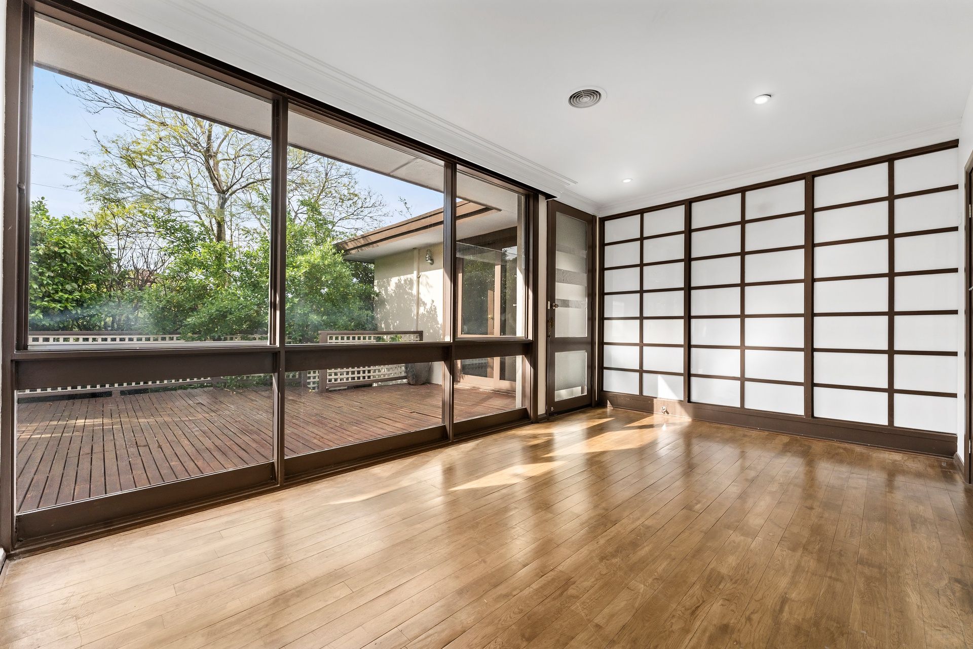 29 Rhodes Drive — photo 10 of 15