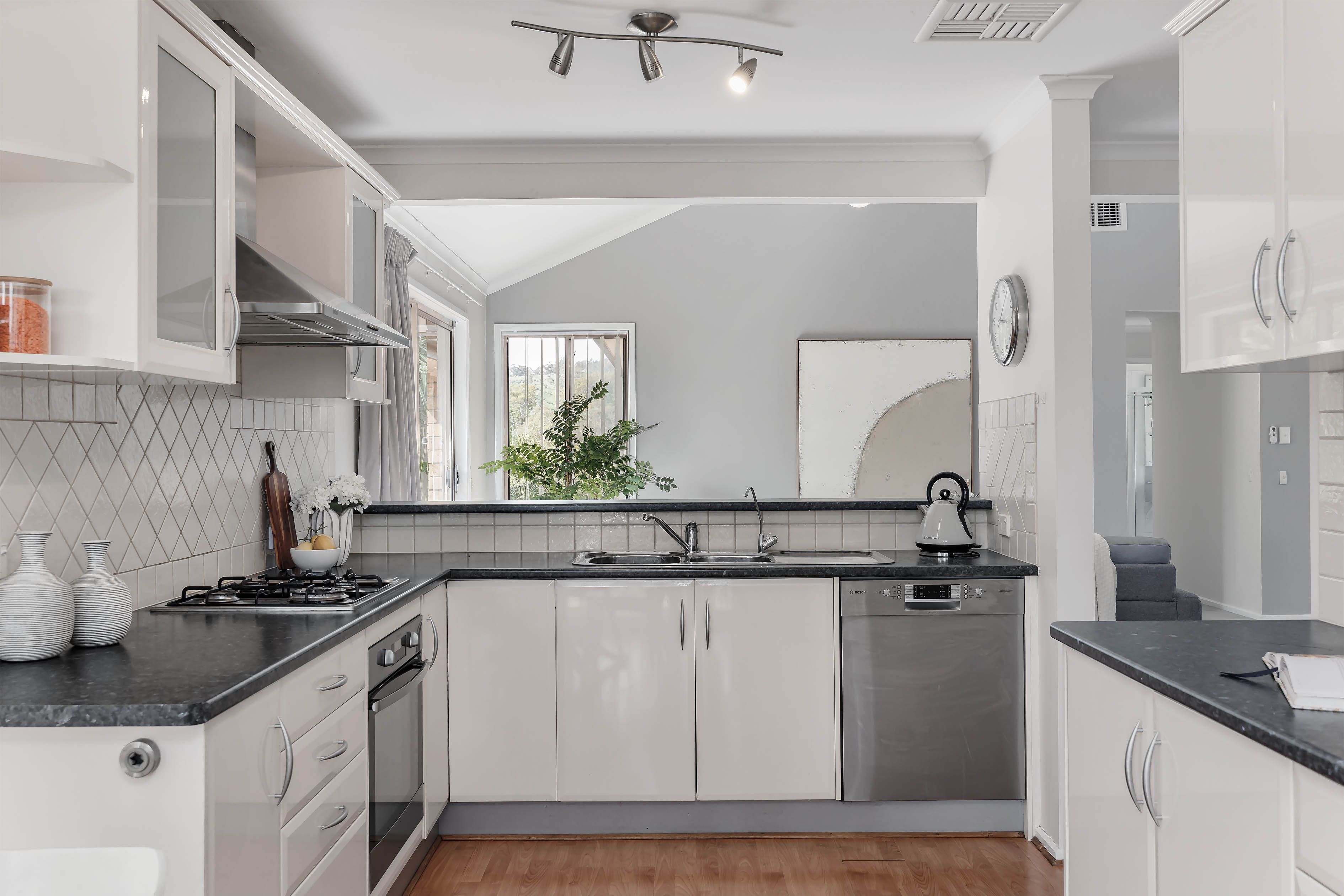 5 Monaco Circuit, Aberfoyle Park, SA 5159