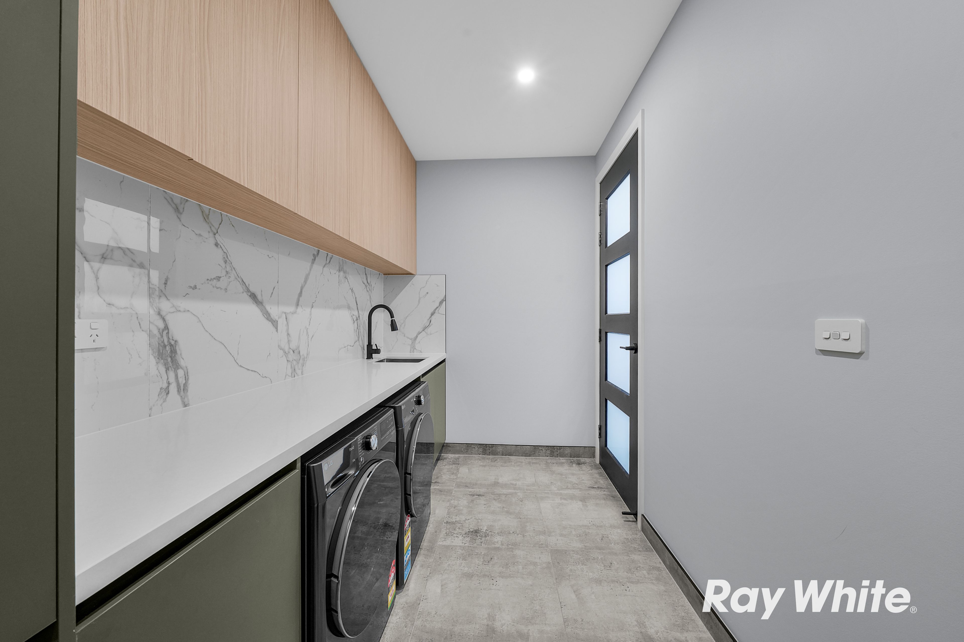 61 Brown Boulevard — photo 16 of 17