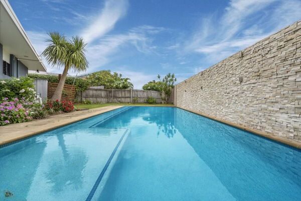 26 Hume Parade, Paradise Point, QLD 4216