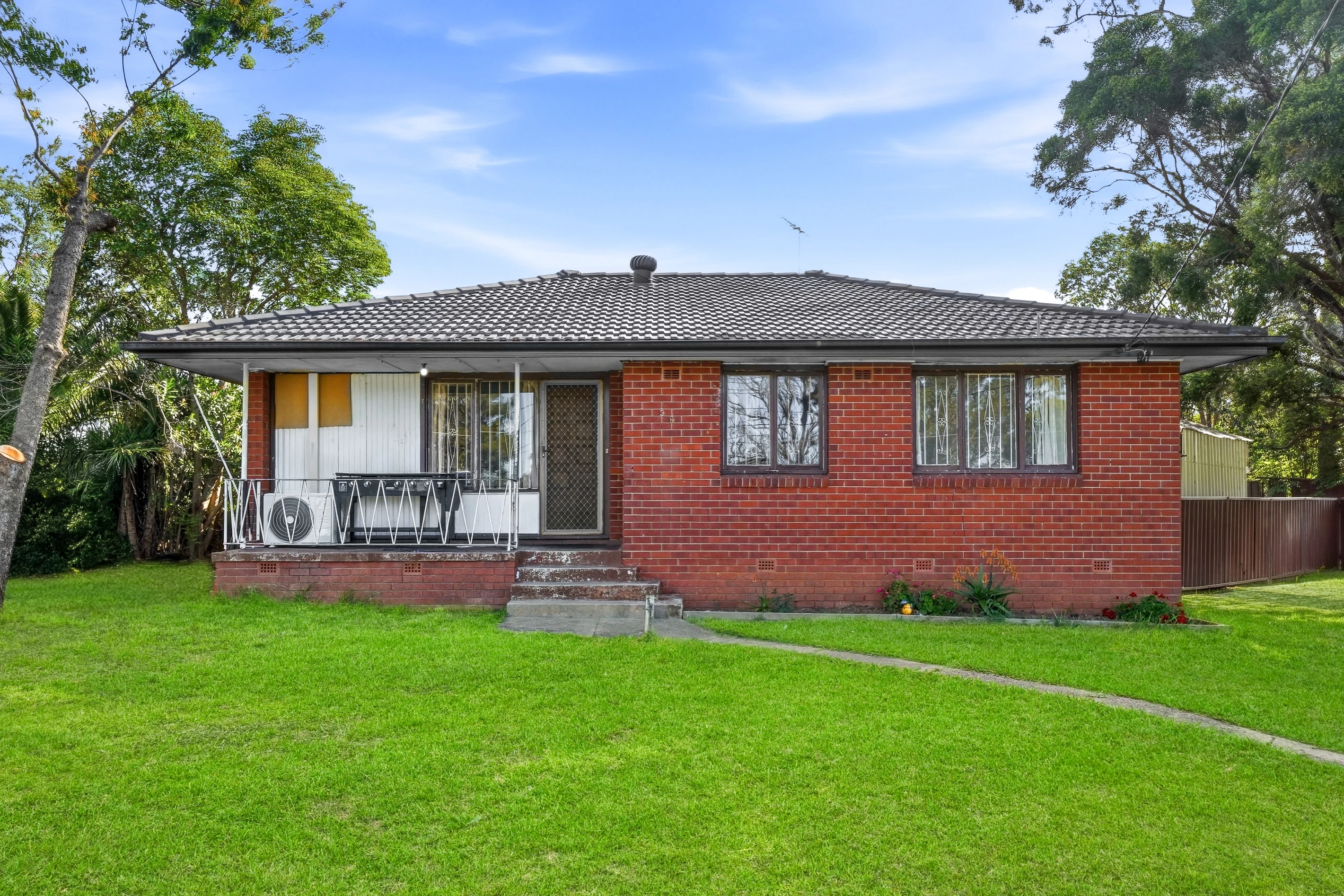 9 Parkes Crescent, Blackett, NSW 2770