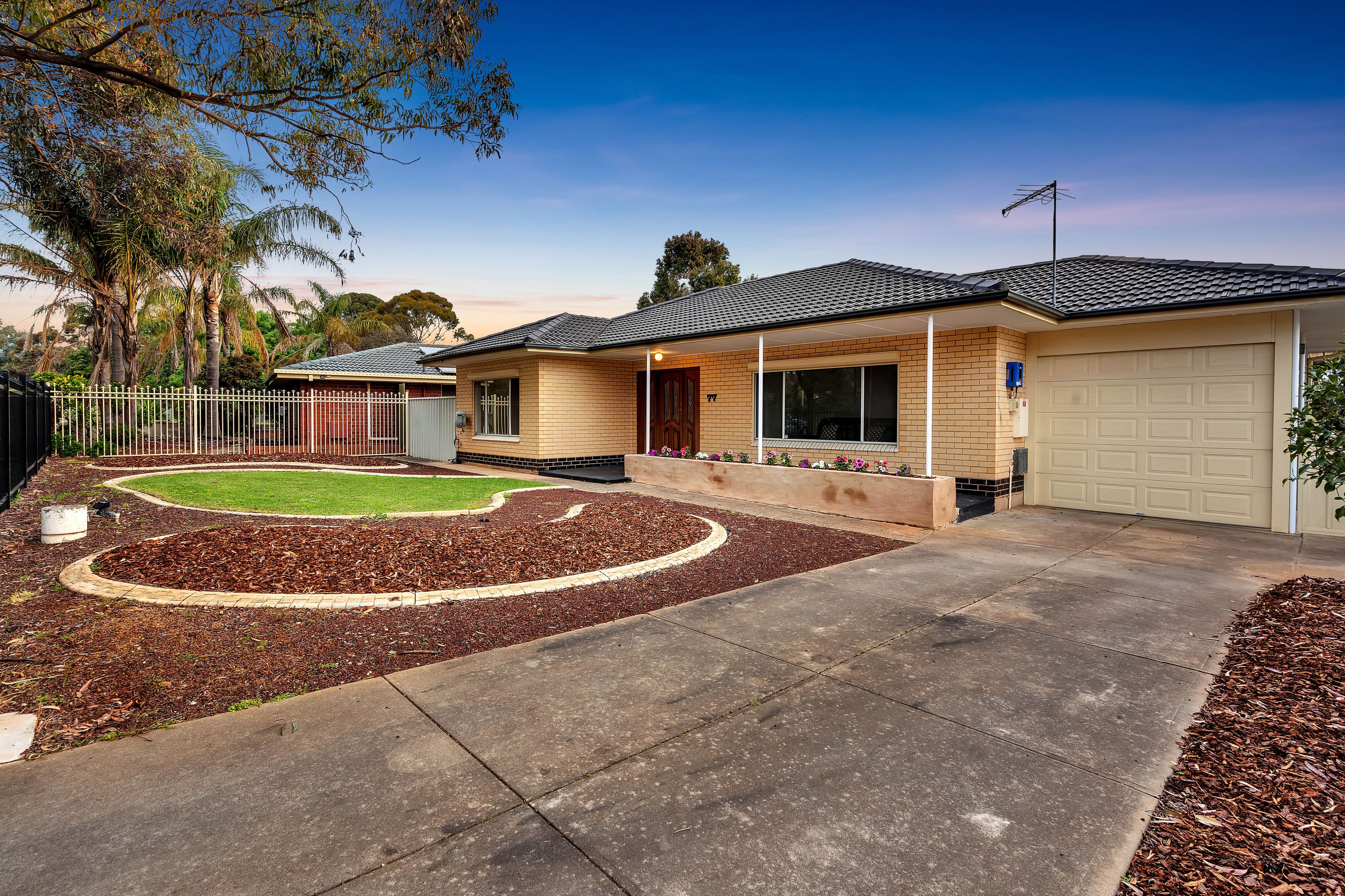 77 Collingbourne Drive, Elizabeth Vale, SA 5112
