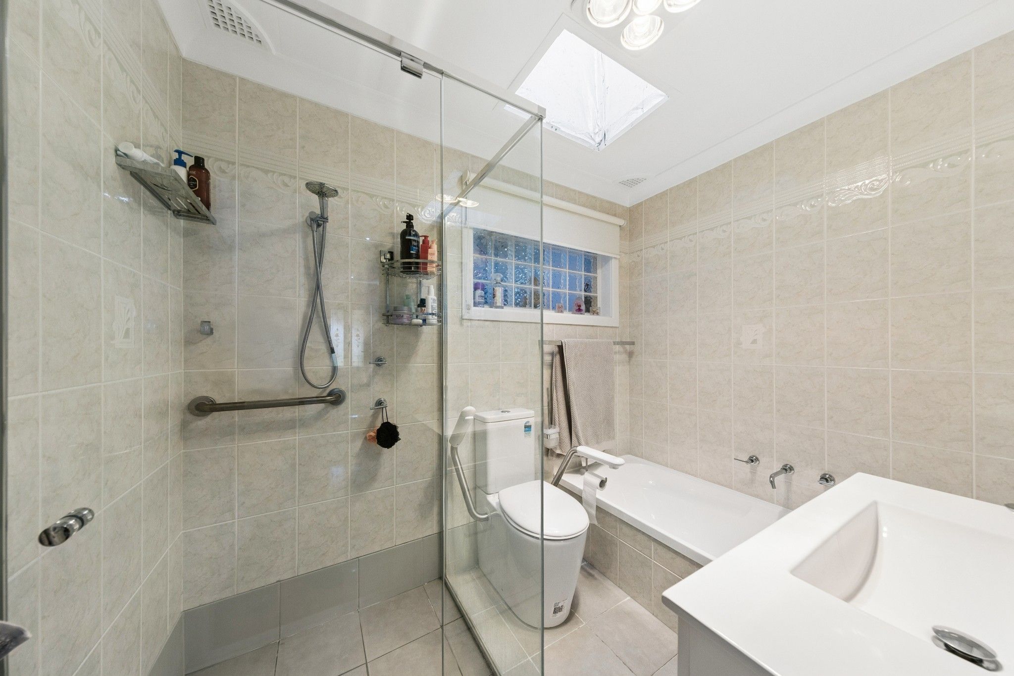 16 Warlencourt Avenue — photo 9 of 23