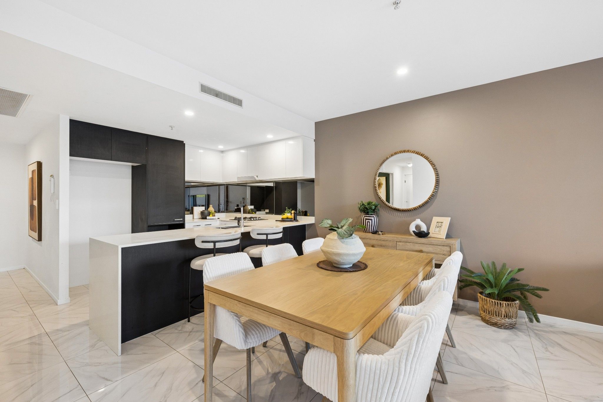 4108/5 Harbour Side Court — photo 5 of 13