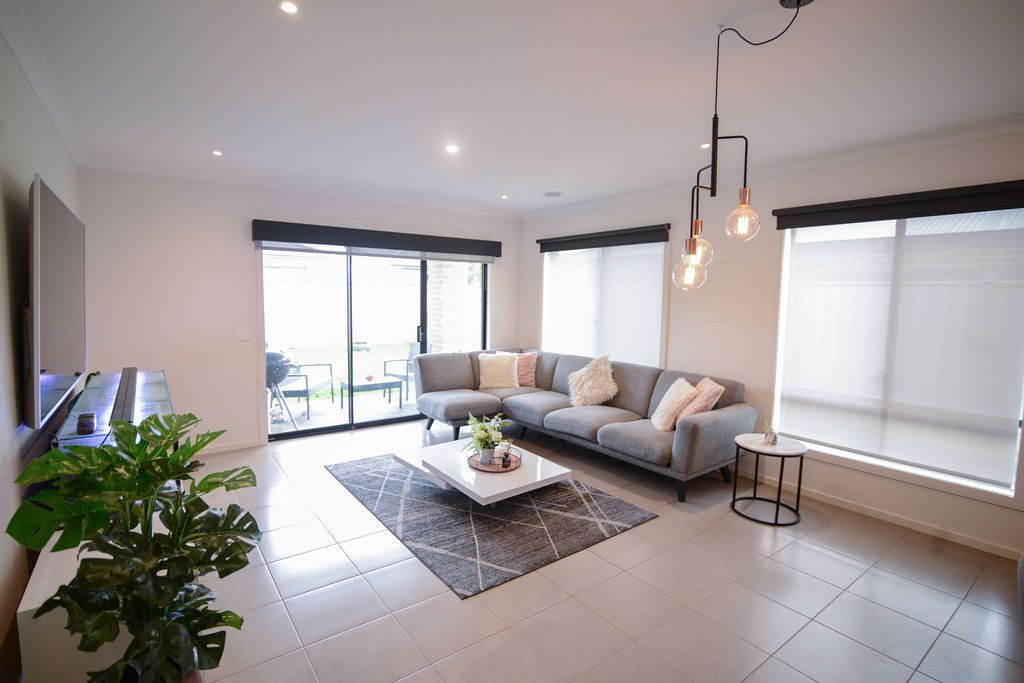 28 Knightsford Avenue, Clyde, VIC 3978