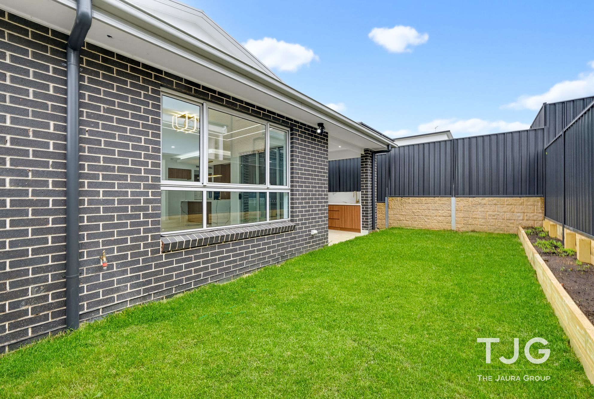 18 Stenland Street — photo 8 of 8