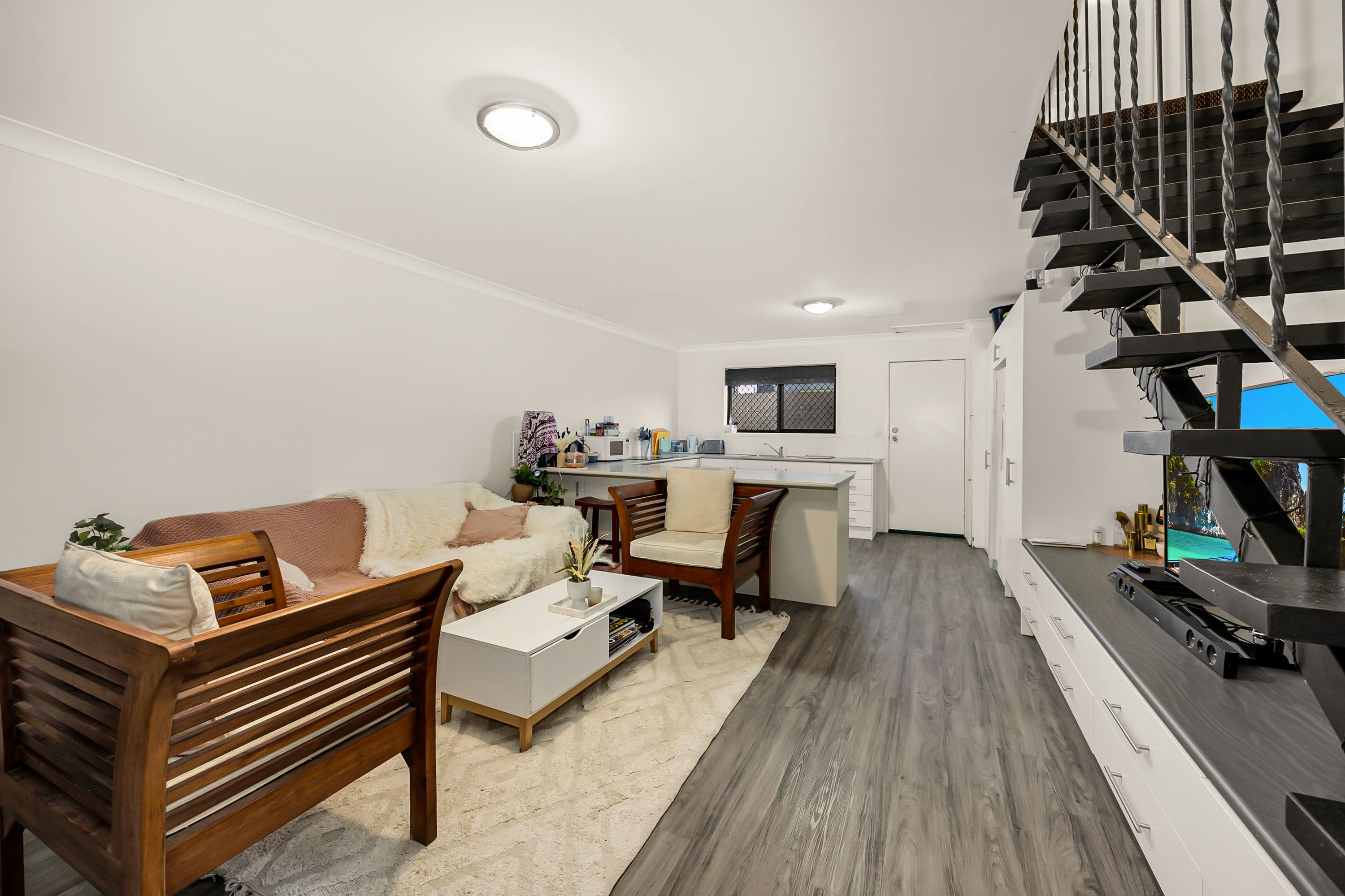 6/11 Frank Street, Labrador, QLD 4215