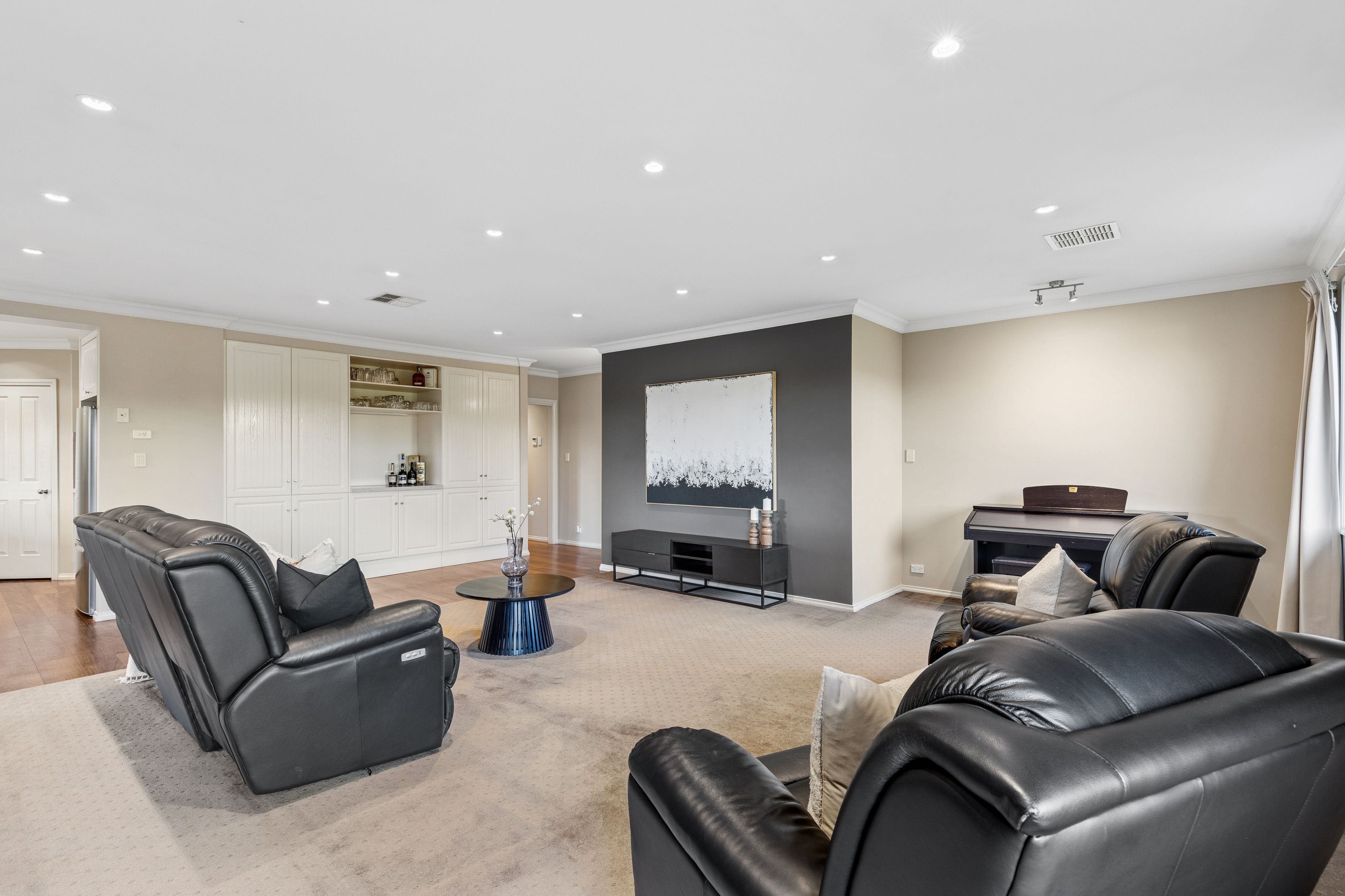 6 Barrow Court — photo 8 of 26