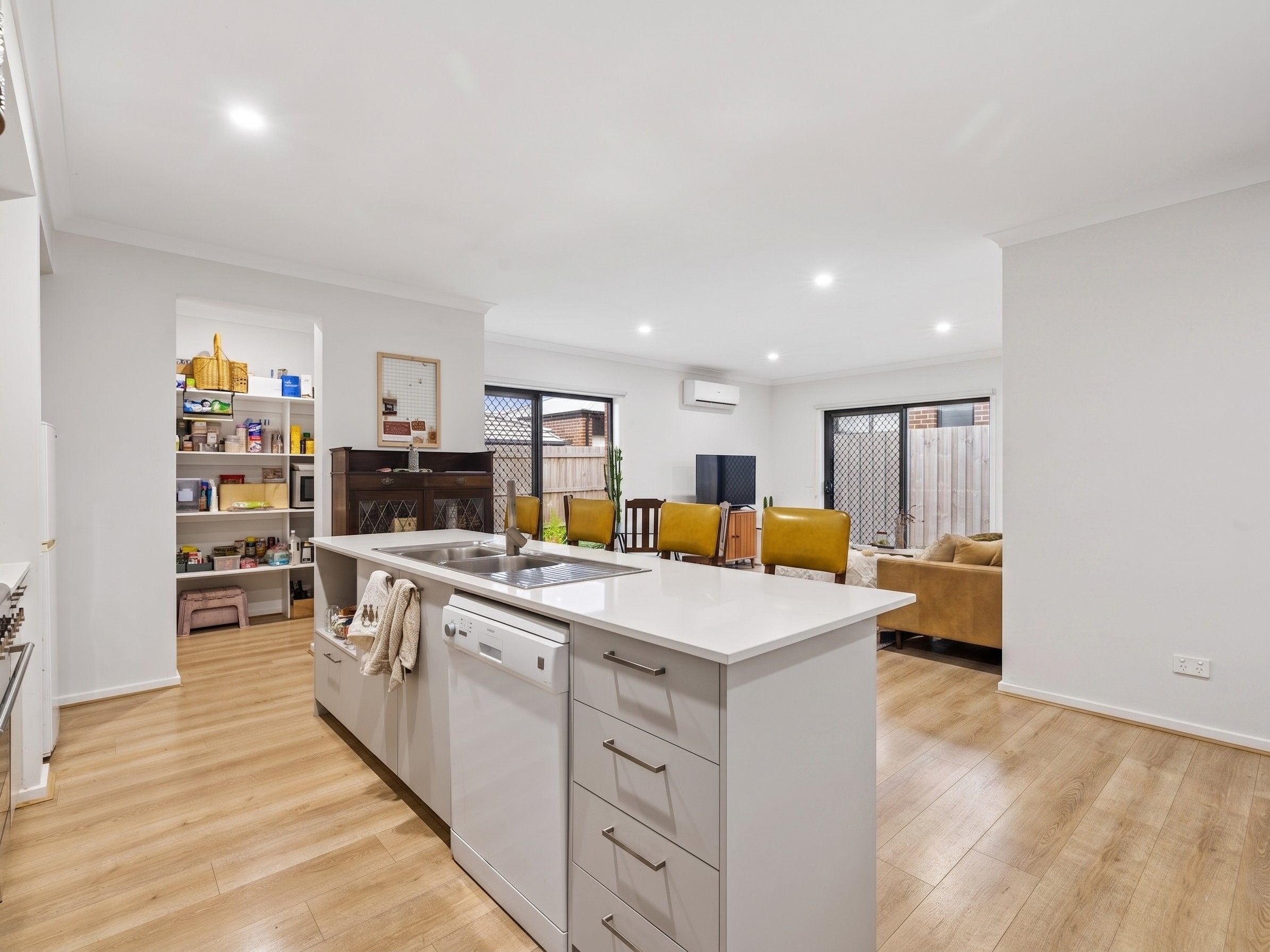 15 Furlong Crescent — photo 4 of 18