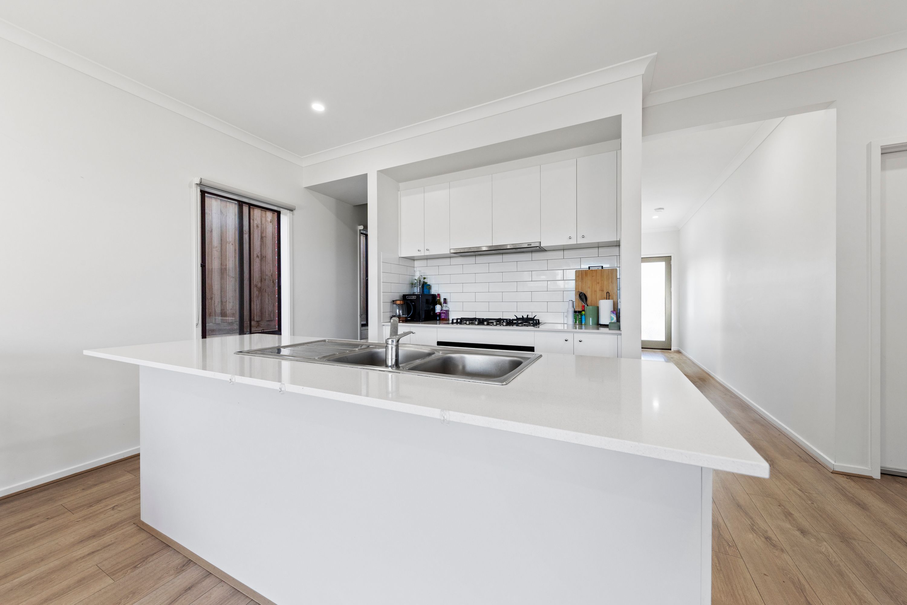 25 Hastings Way — photo 3 of 27