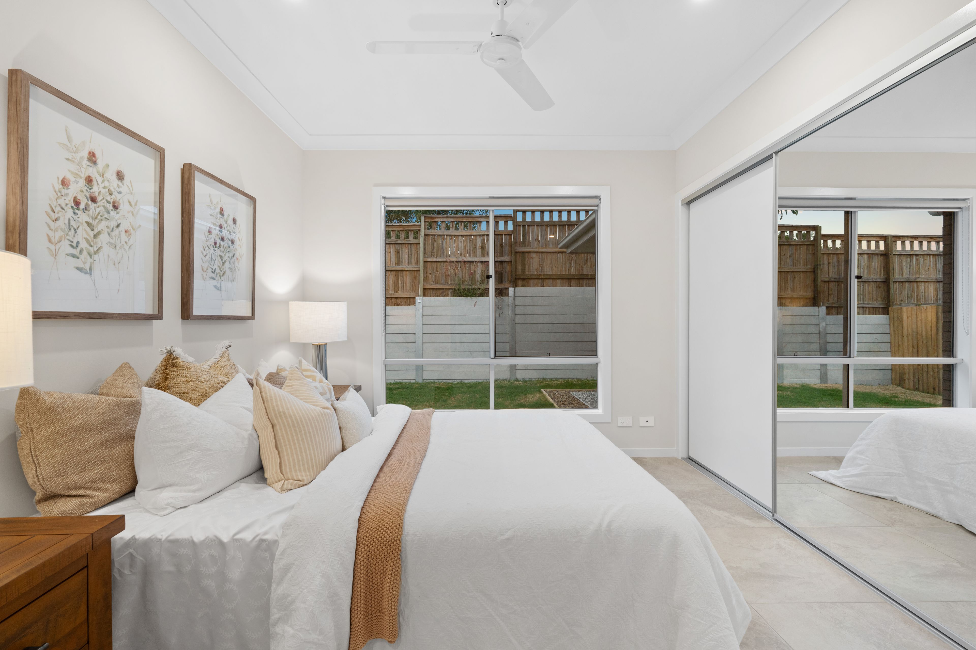 48 Suncrest Mews — photo 10 of 28