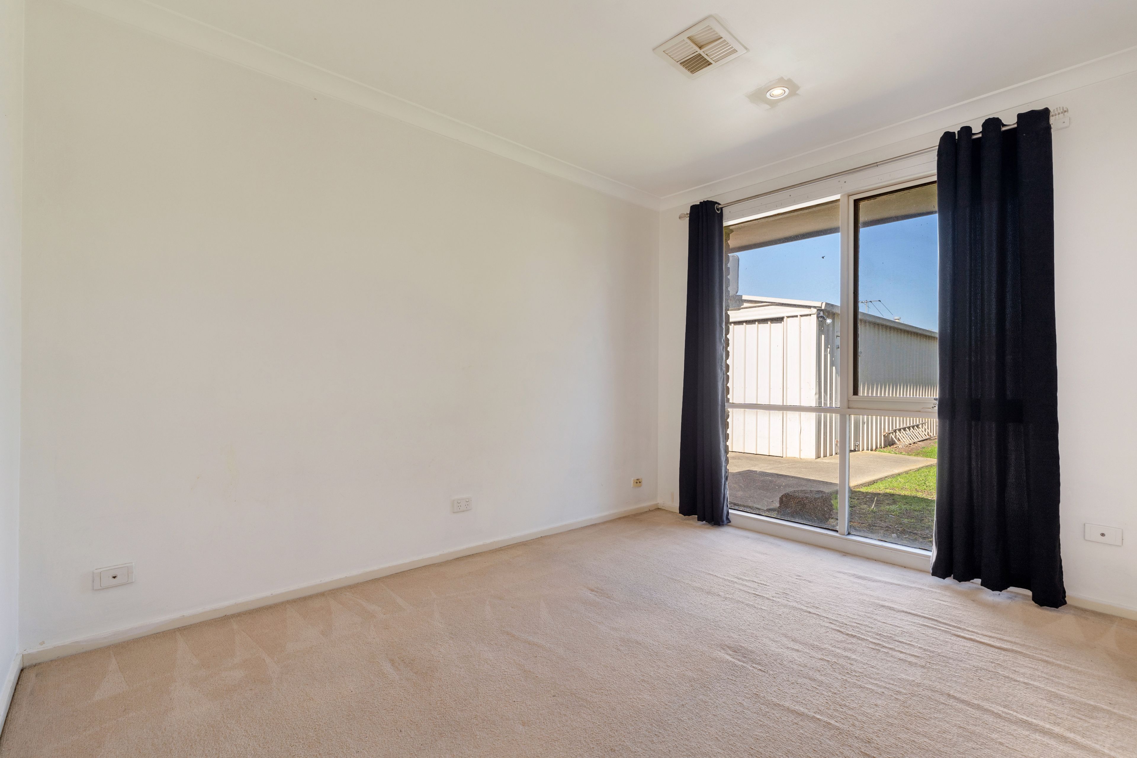 19 Beacon Hills Crescent — photo 10 of 21