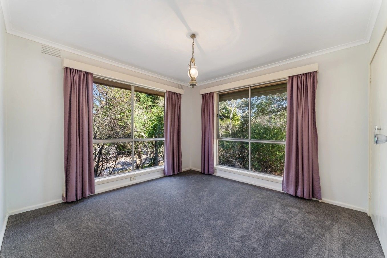 24 Egans Lane — photo 10 of 12