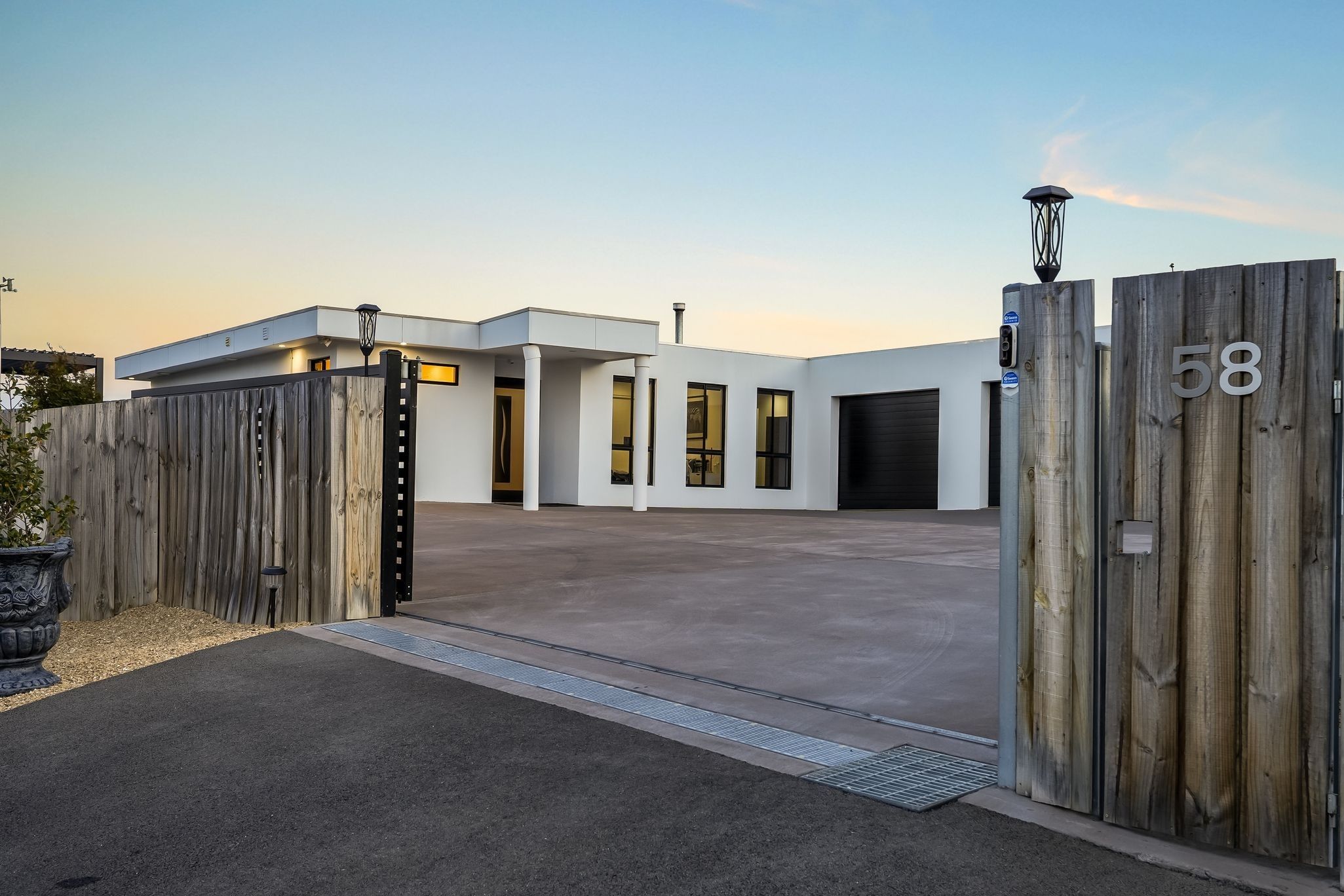58 Gordons Hill Road, Lindisfarne, TAS 7015