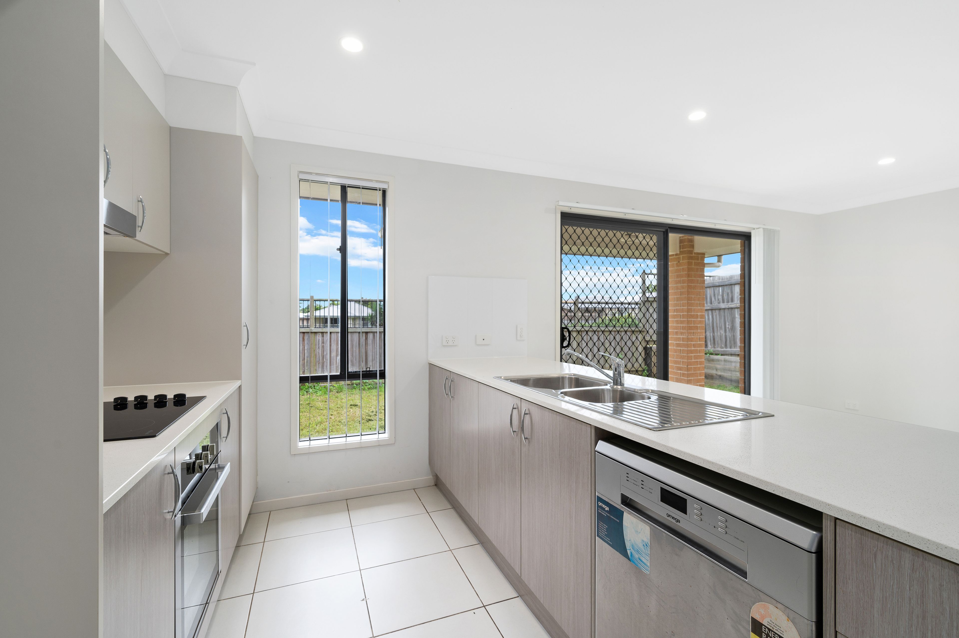 2/14 Westall Place, Redbank Plains, QLD 4301