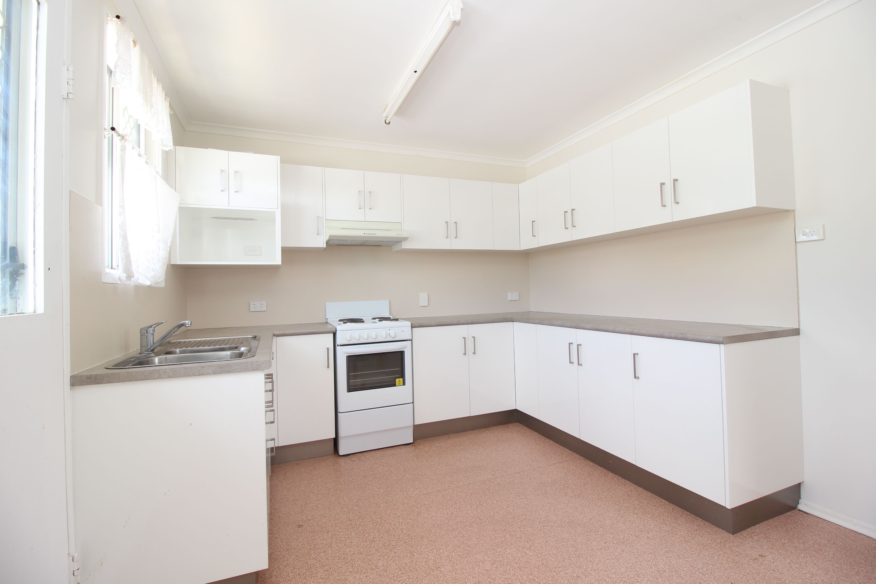 28 Alamein Drive, Emerald, QLD 4720