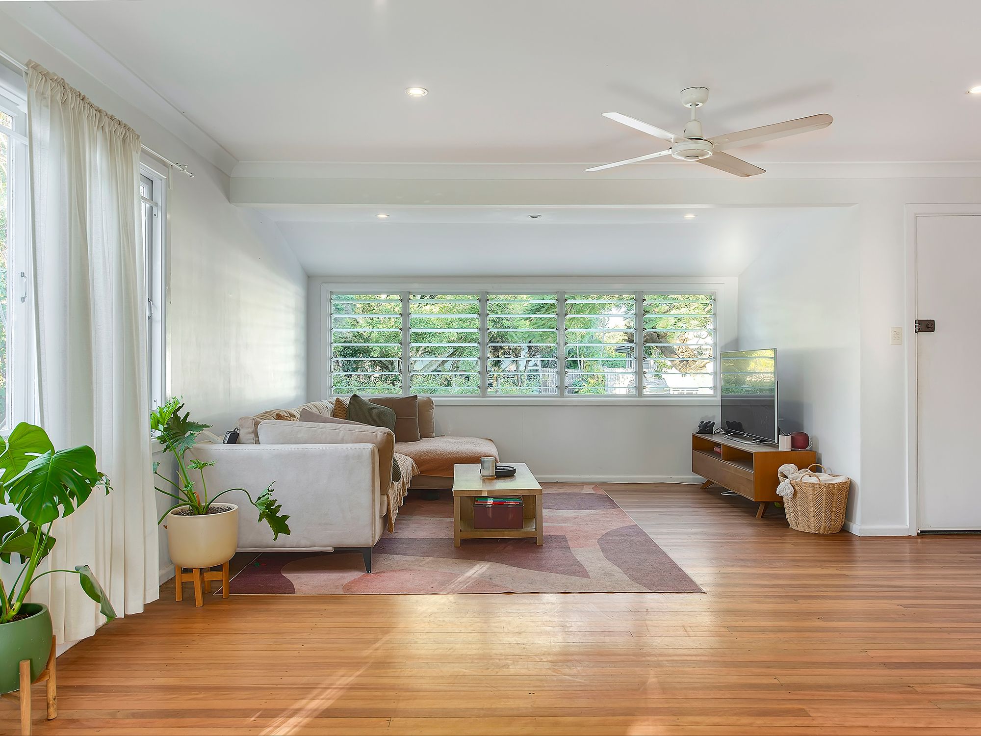 20 Chuter Street — photo 6 of 13