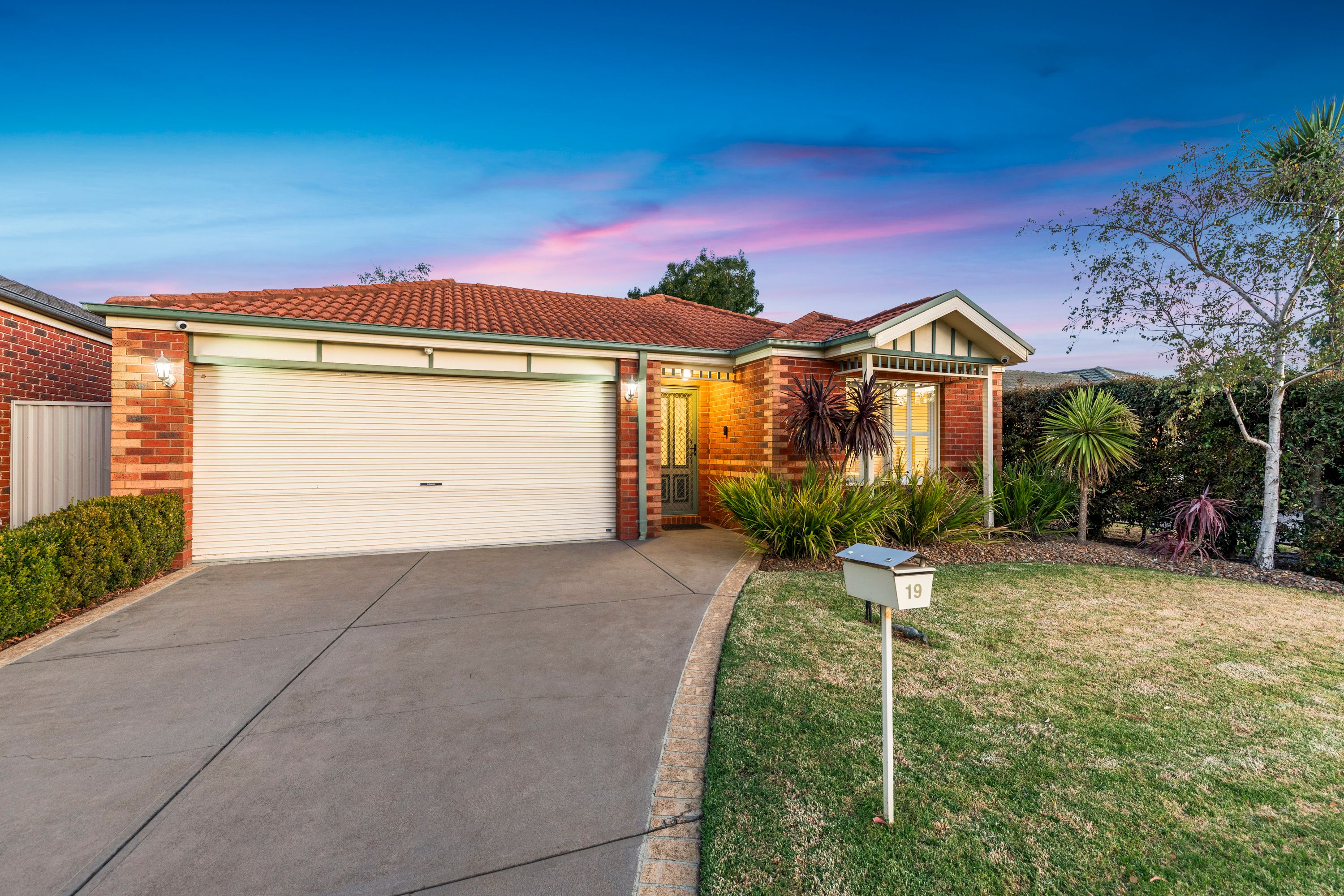 19 Ashwood Grove, Pakenham, VIC 3810