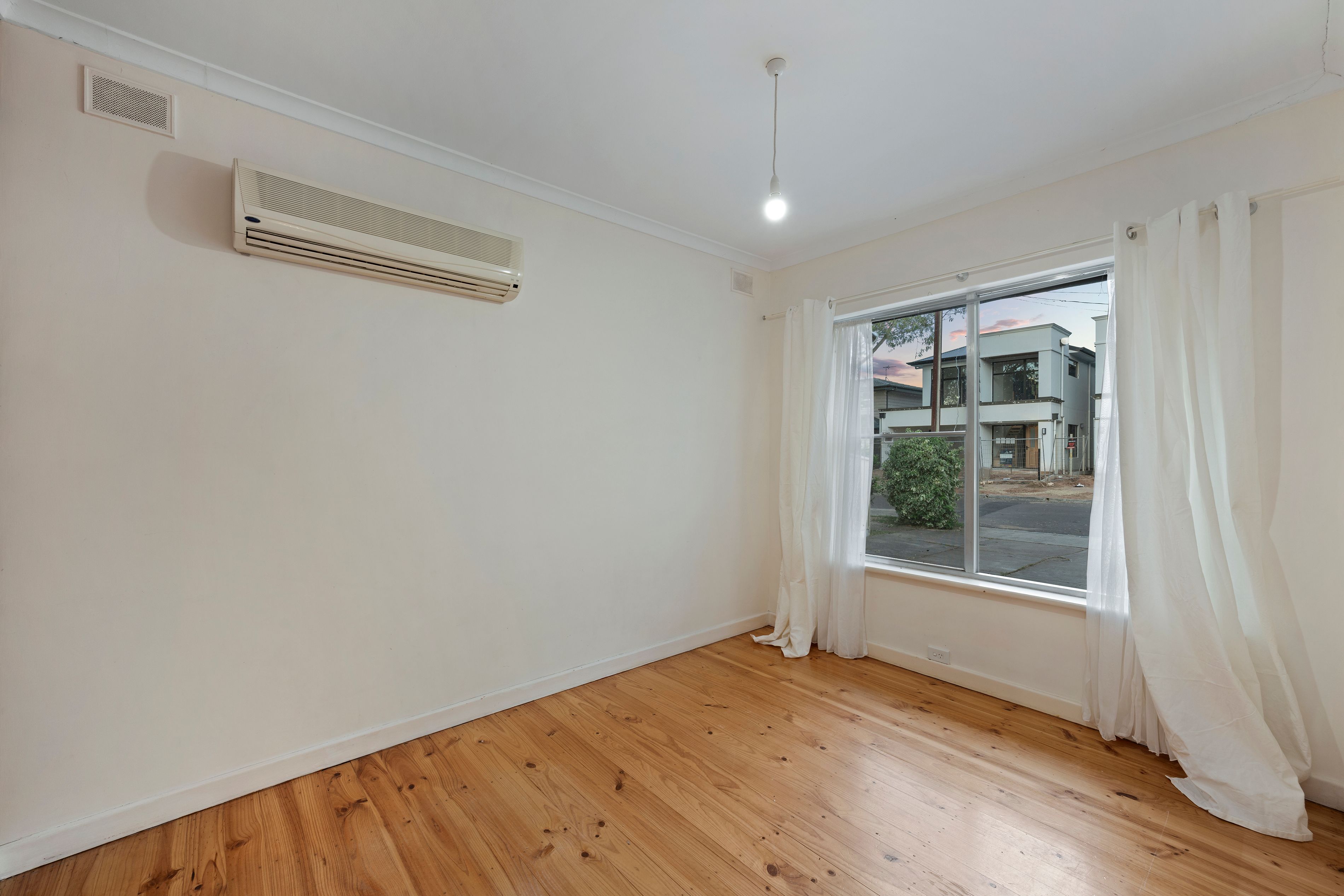 8 Hamish Grove — photo 19 of 27
