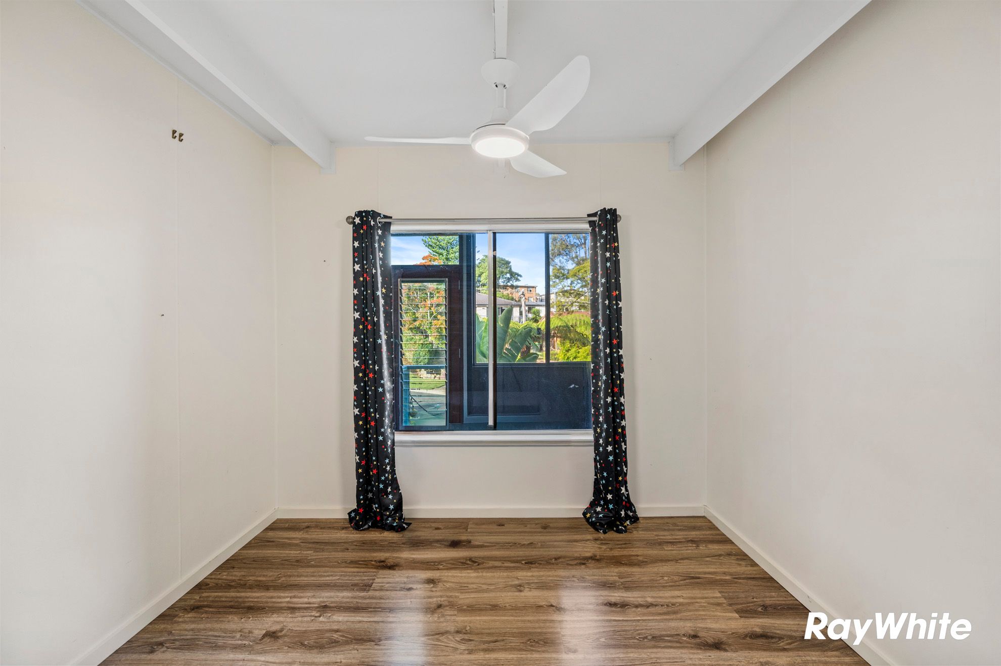 35 Derribong Avenue — photo 7 of 10