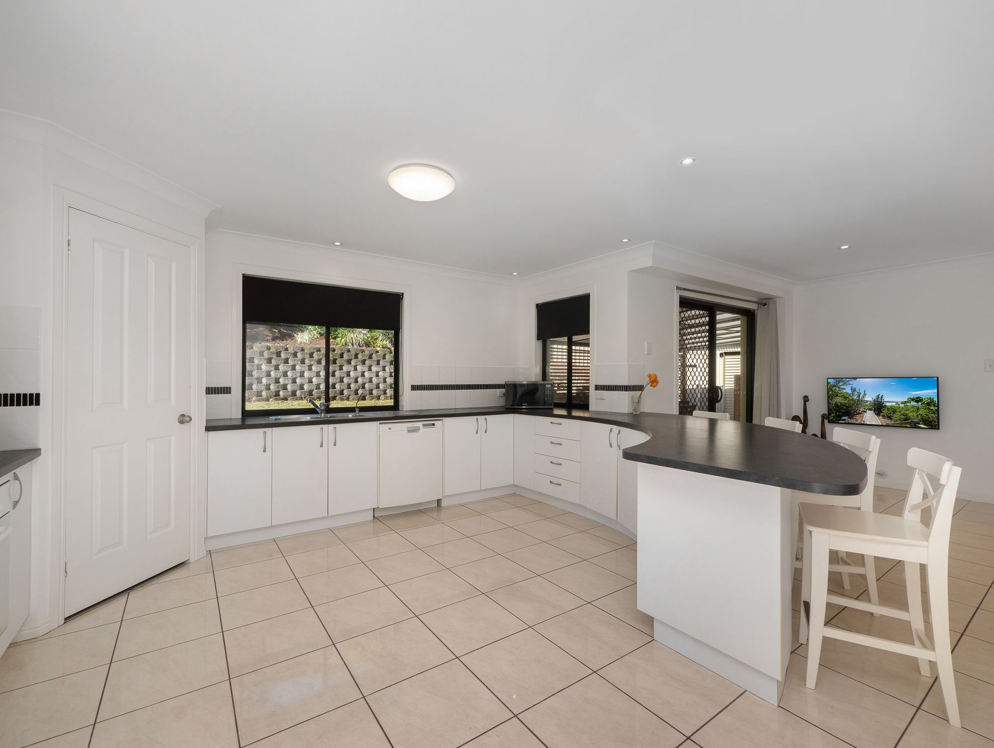 32 Kookaburra Terrace — photo 8 of 24