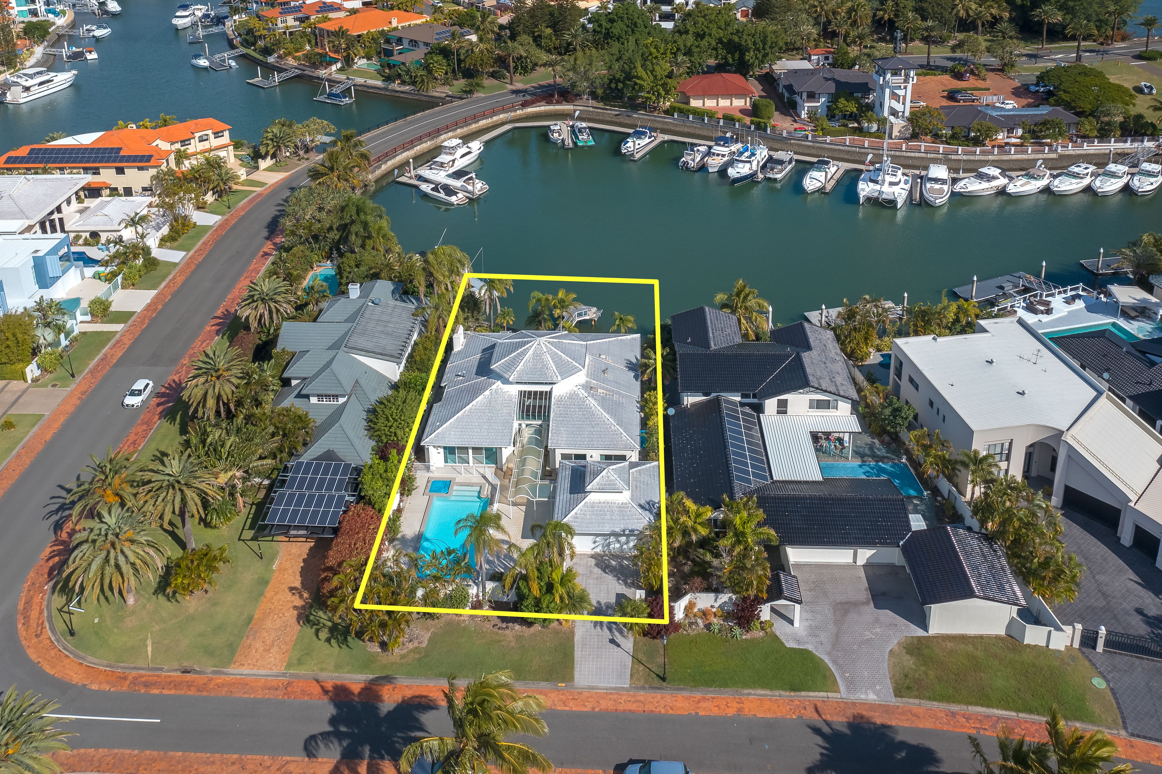 4 Excalibur Court, Sovereign Islands QLD 4216
