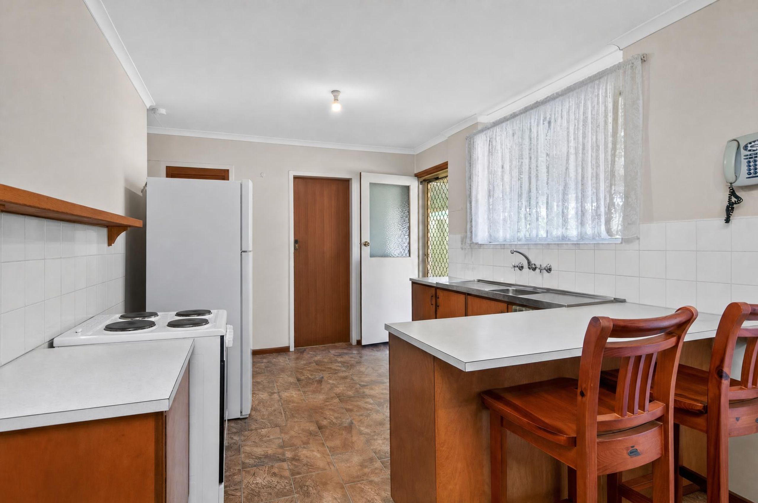 10 Dixon Road — photo 9 of 20