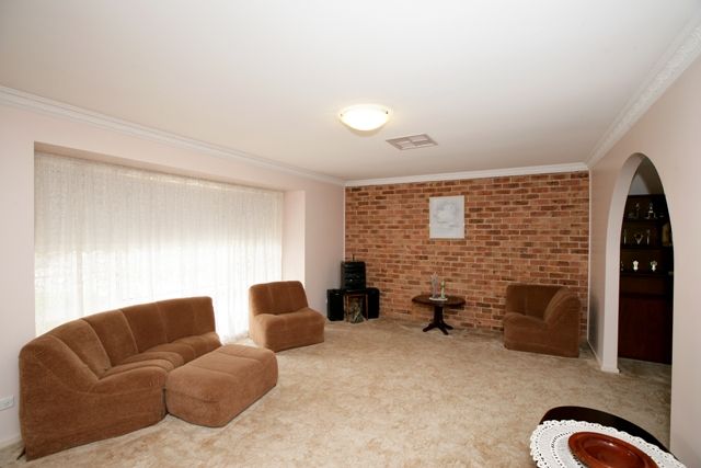 34 Oleander Crescent, Lake Albert, NSW 2650