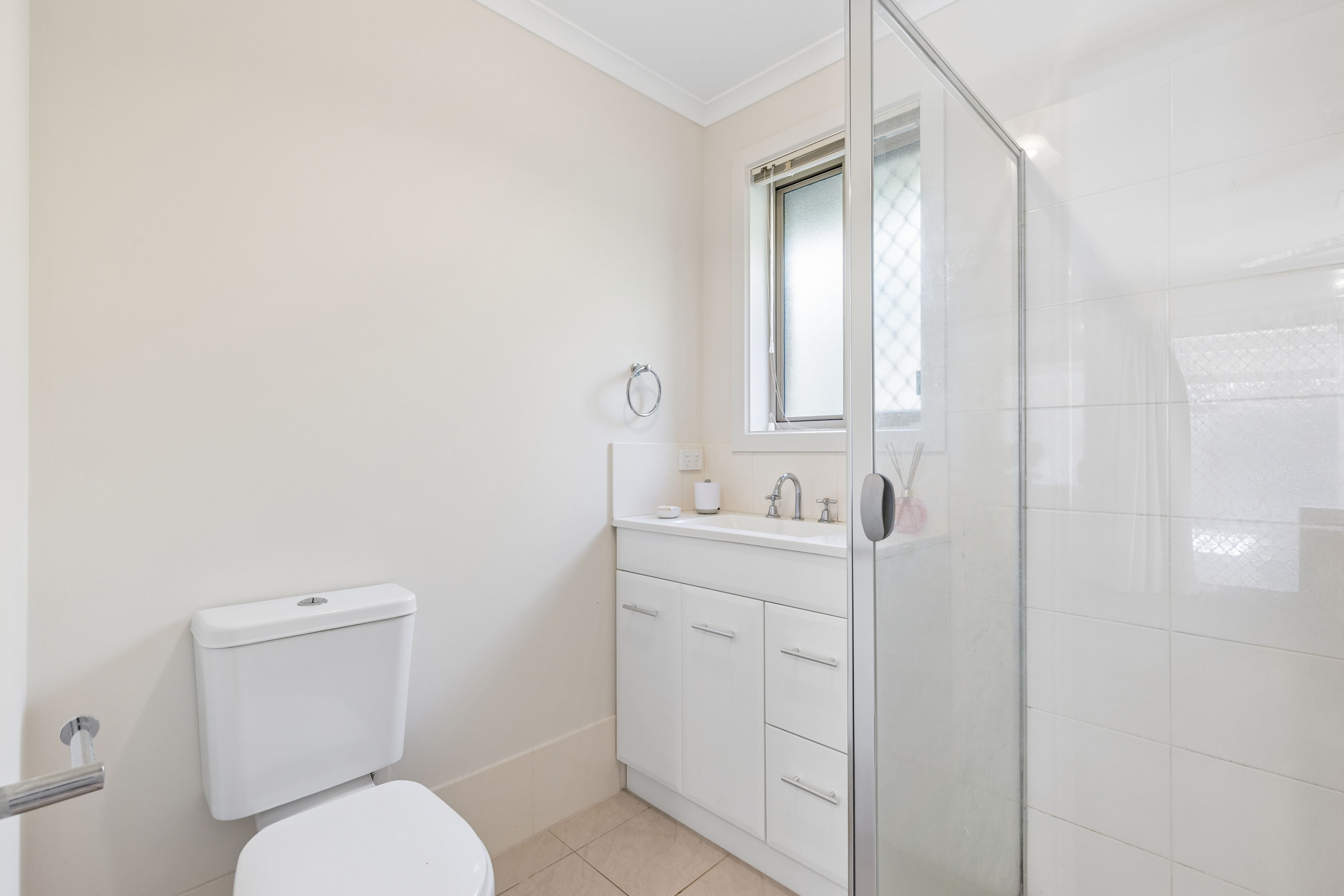25 Clydesdale Place — photo 5 of 11